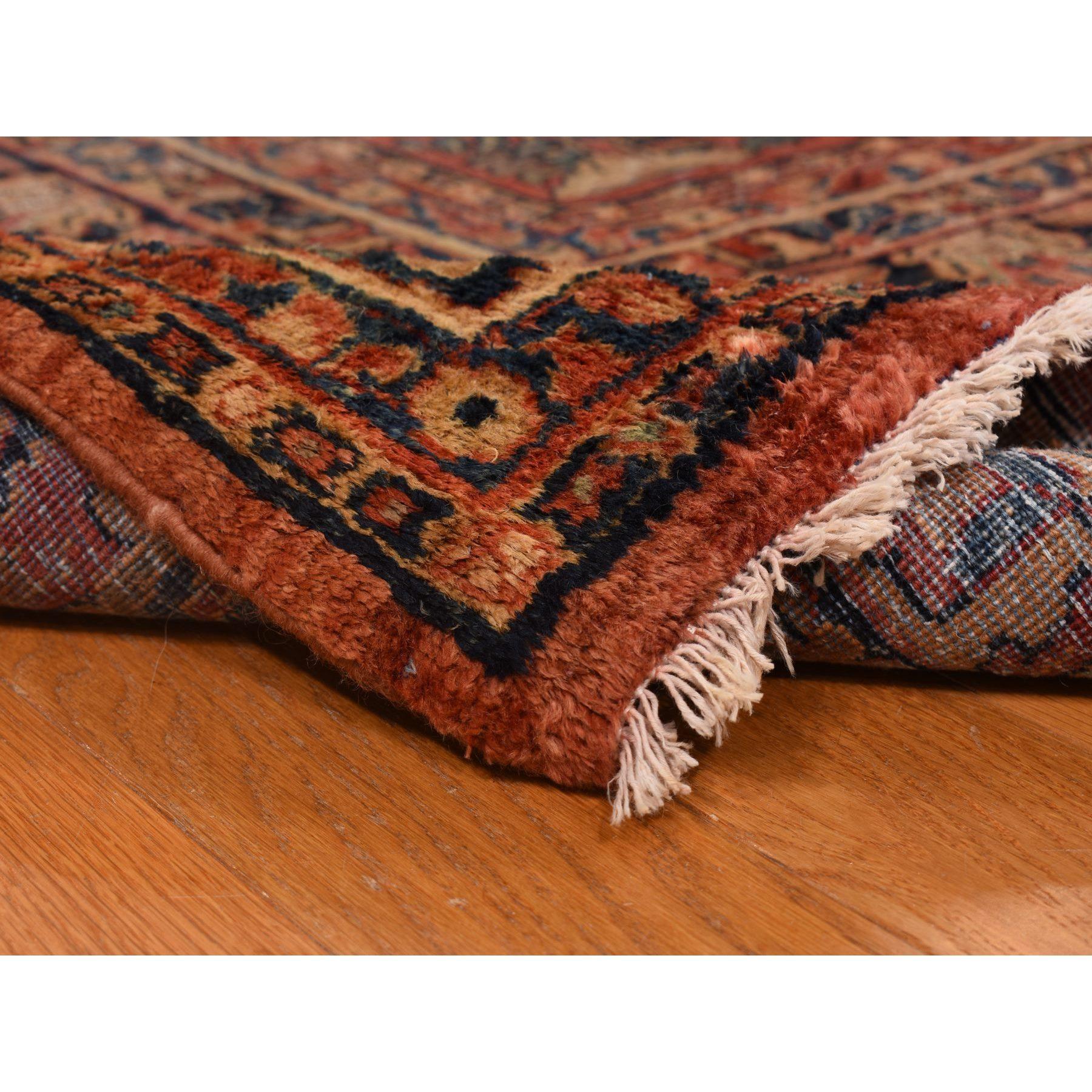 Antiker persischer Sarouk-Teppich aus reiner handgeknüpfter weicher Wolle in Cinnamon-Rot, antik (Handgeknüpft) im Angebot