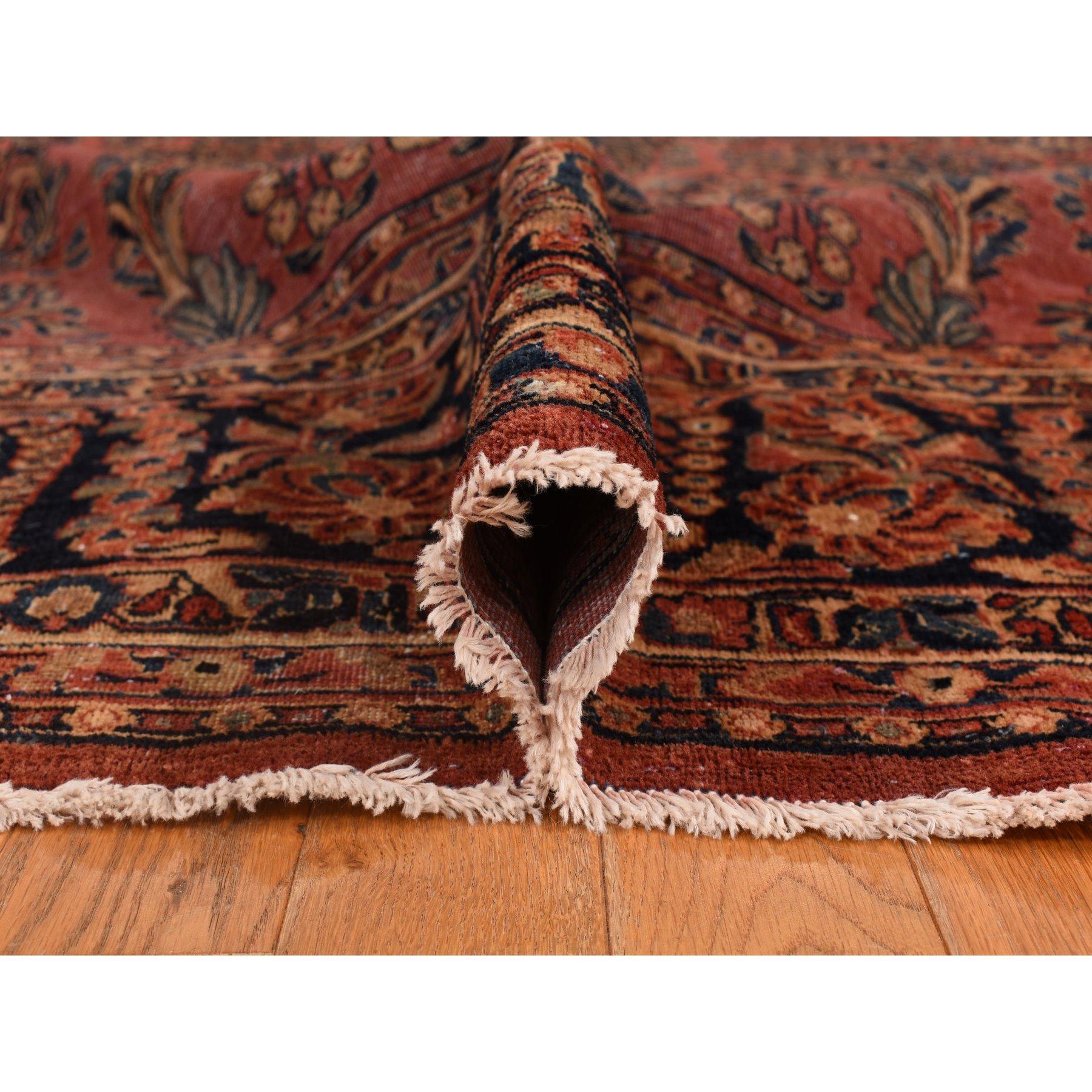 Antiker persischer Sarouk-Teppich aus reiner handgeknüpfter weicher Wolle in Cinnamon-Rot, antik im Zustand „Hervorragend“ im Angebot in Carlstadt, NJ