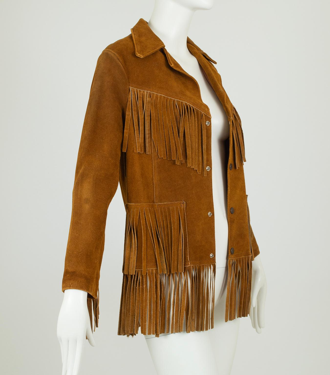 Pocas cosas evocan la contracultura como una chaqueta de ante con flecos, y ésta es casi un duplicado de la icónica versión de Dennis Hopper en Easy Rider. Con flecos a lo largo del canesú occidental delantero y trasero, tiene borlas adicionales por