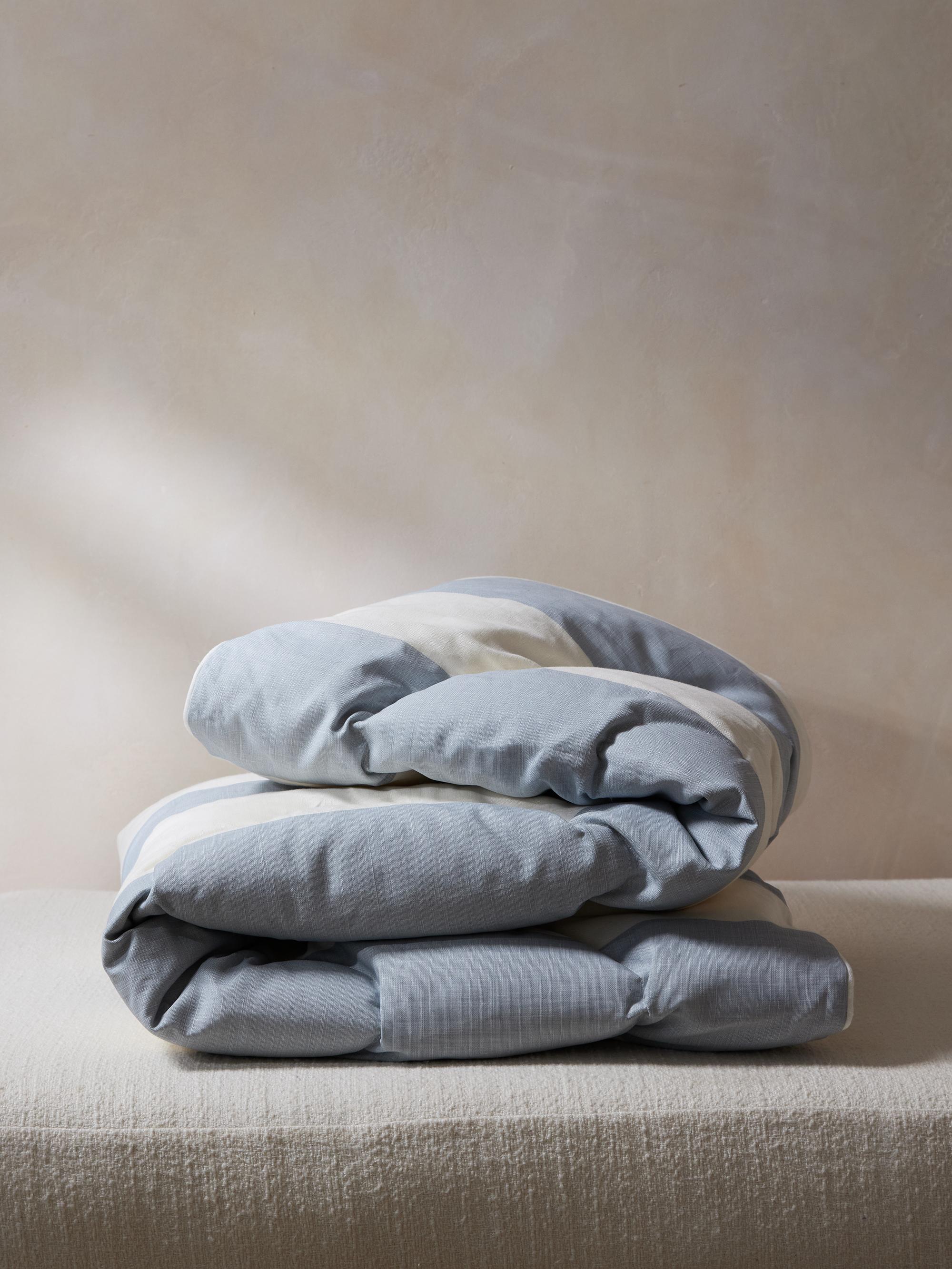 CINNY Handmade Eiderdown Single Quilt in Elephant Blue

Indulge in exquisite home decor and sleeping comfort with our meticulously handmade Eiderdown quilts. An Eider Down (or Eiderdown) is a quilted bedspread you can enjoy now and pass on to your
