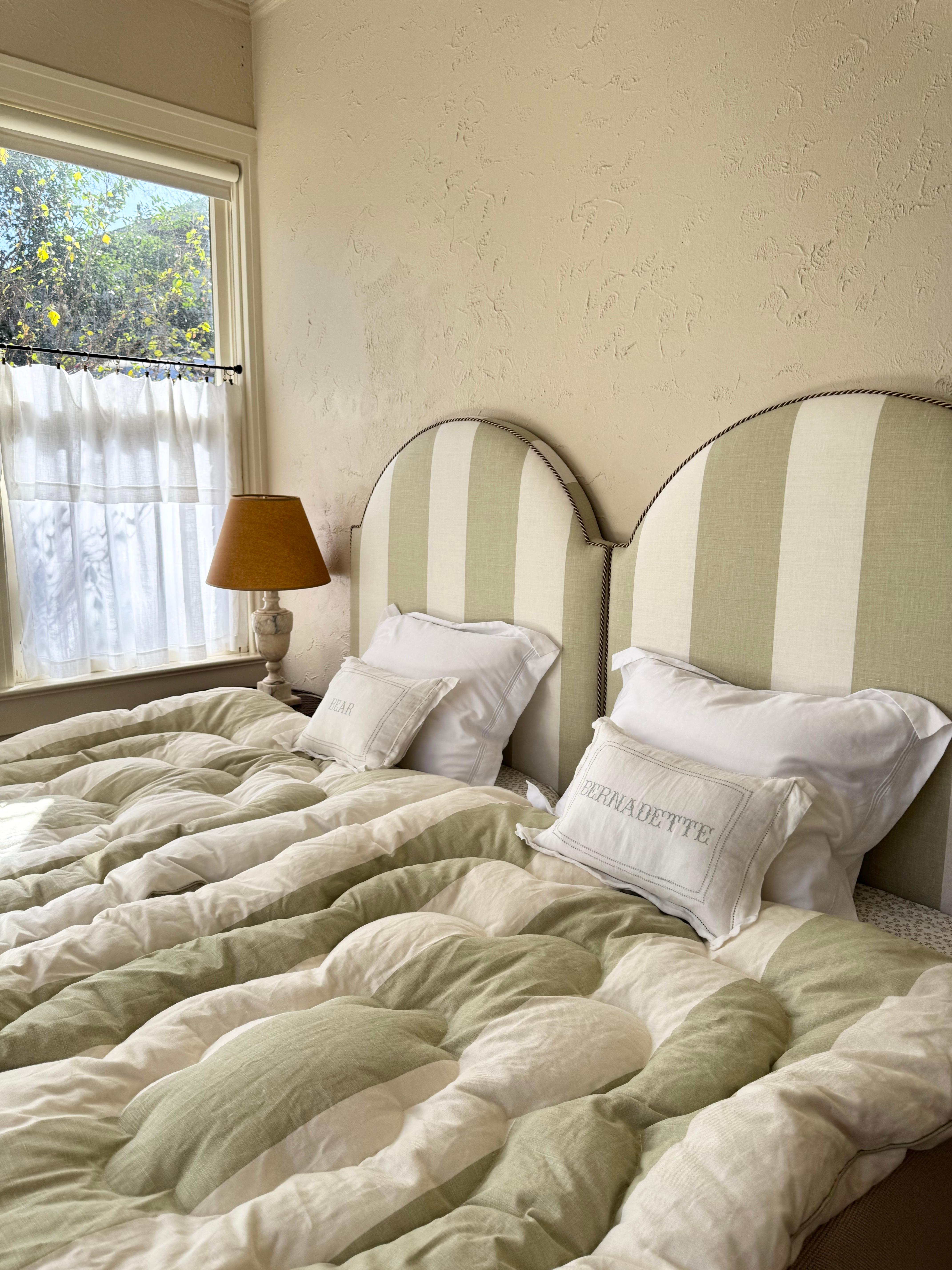 Contemporary CINNY Handmade Eiderdown Single Quilt – Arthur Stripe Linen & Duck Down Filling For Sale