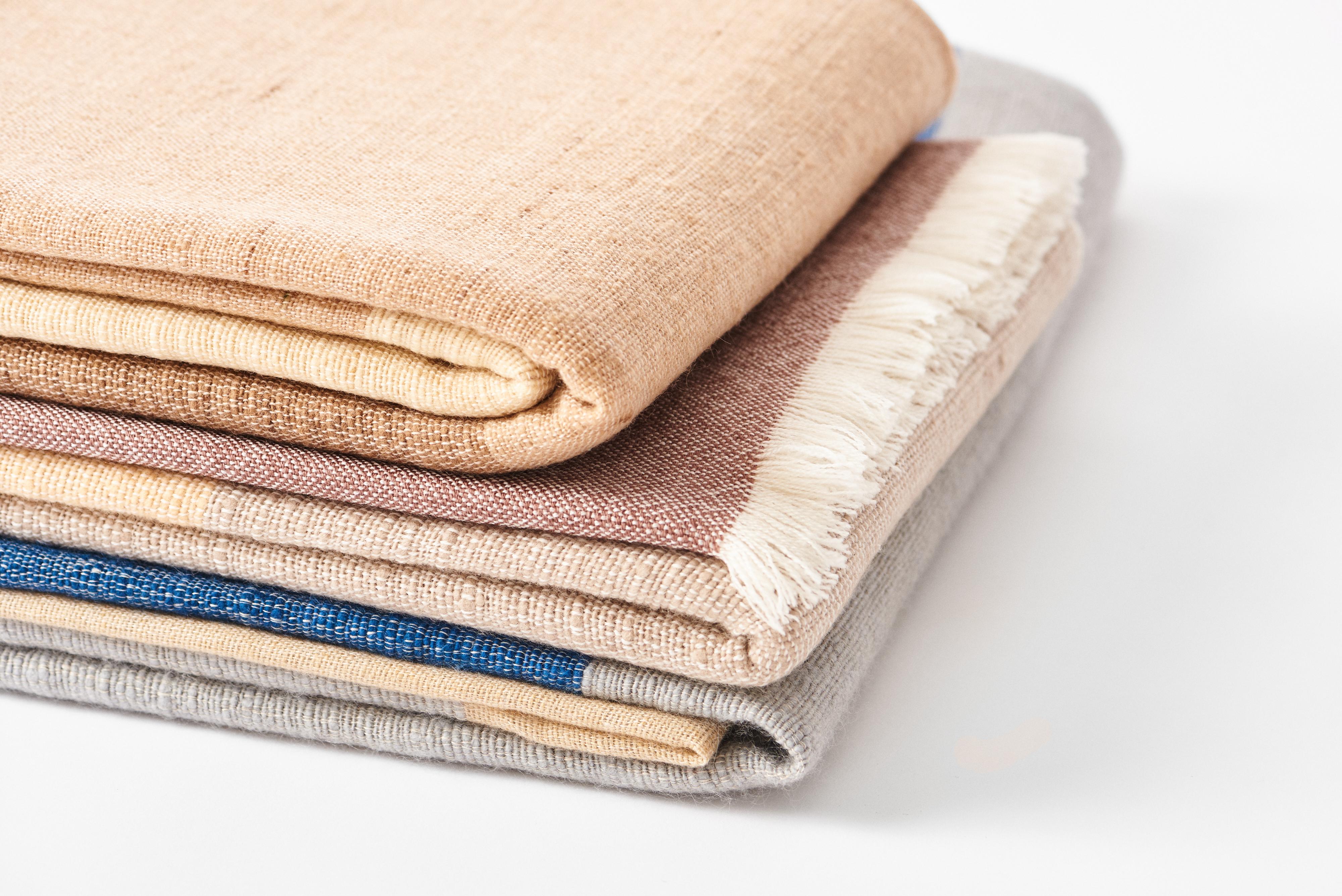 Cino Merino Handloom Throw / Blanket In Neutral Shades of Cream & Brown For Sale 3