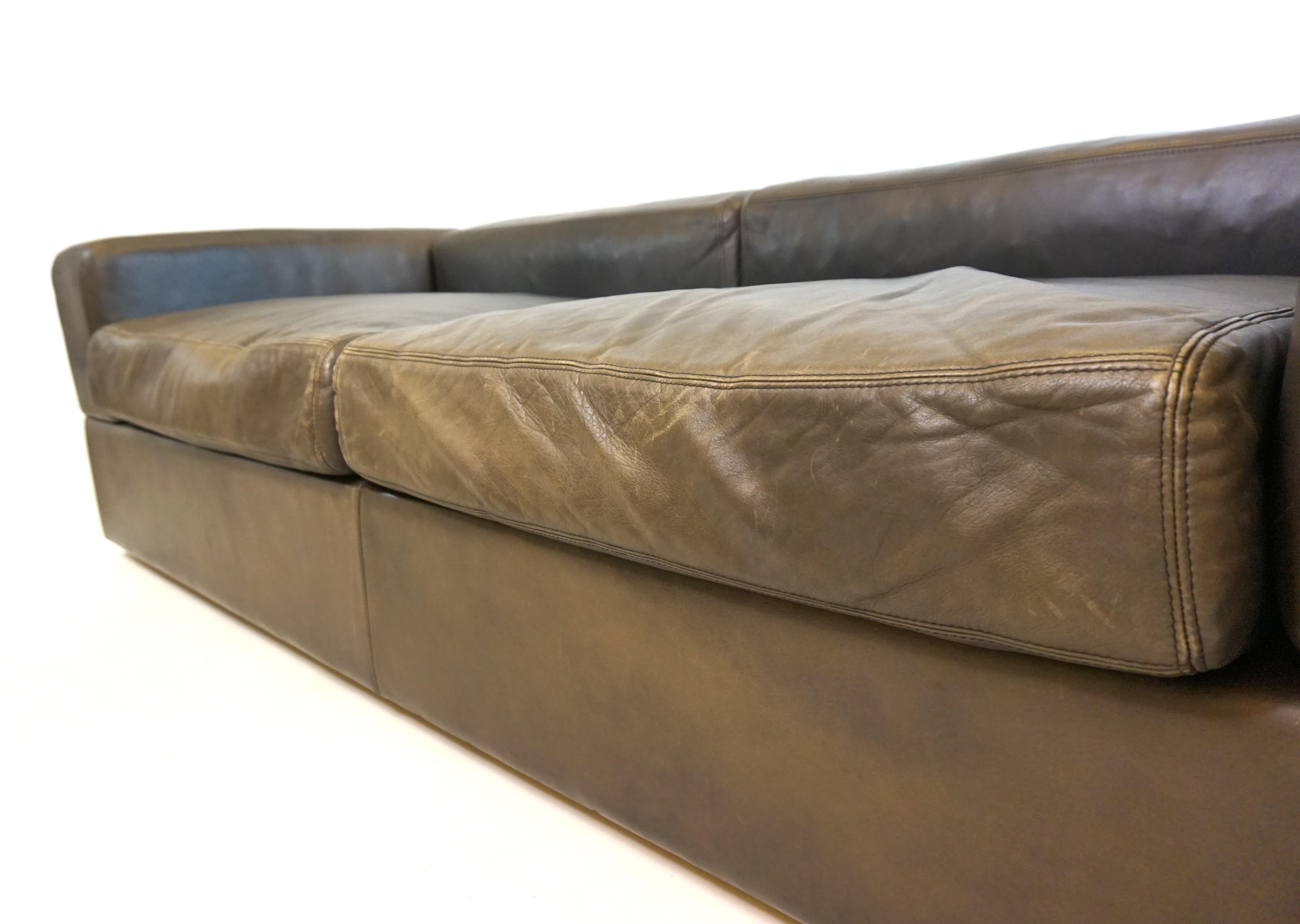 Cinova 711 Leather Sofa Daybed by Tito Agnoli 5