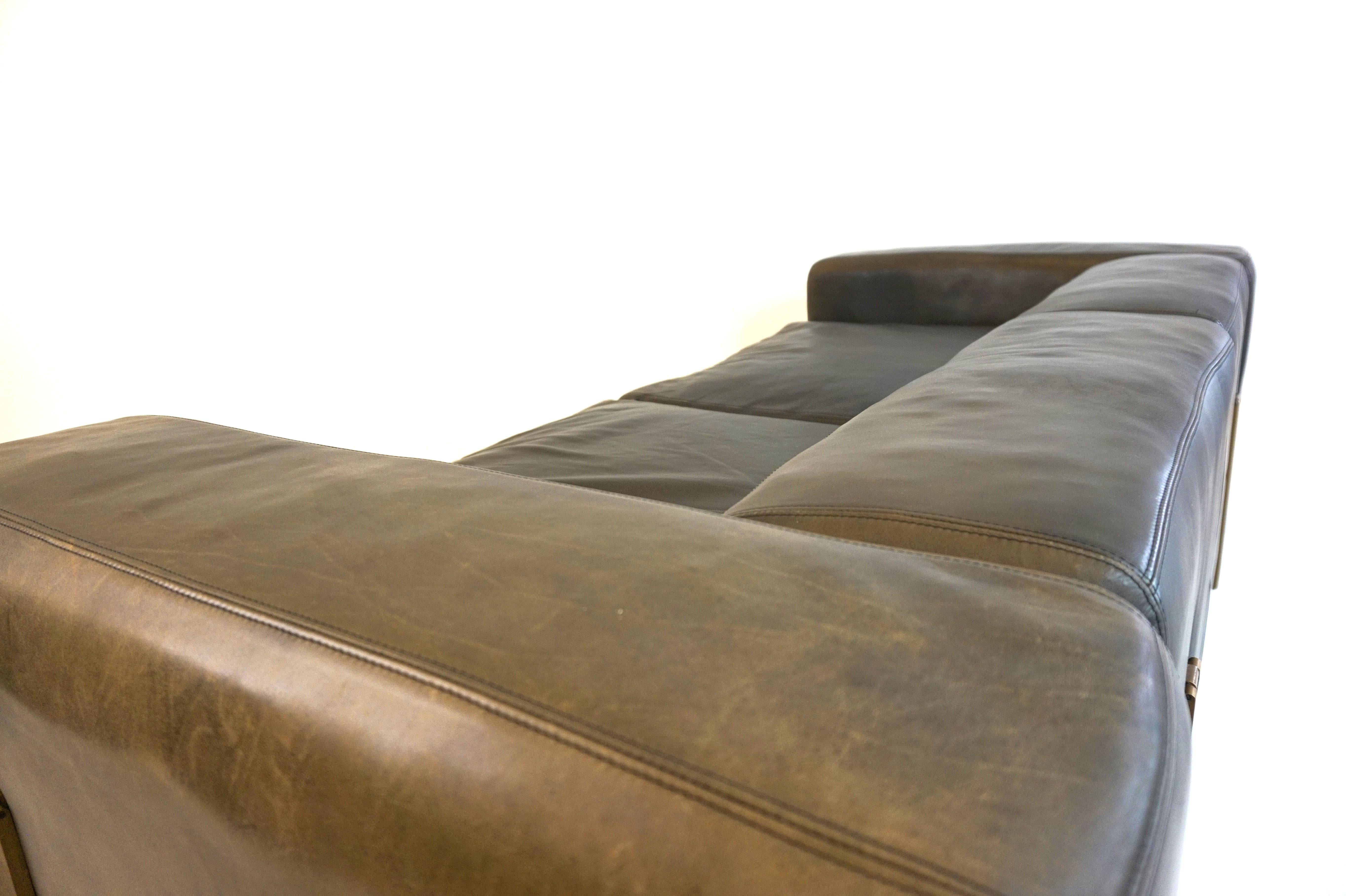 Cinova 711 Leather Sofa Daybed by Tito Agnoli 14