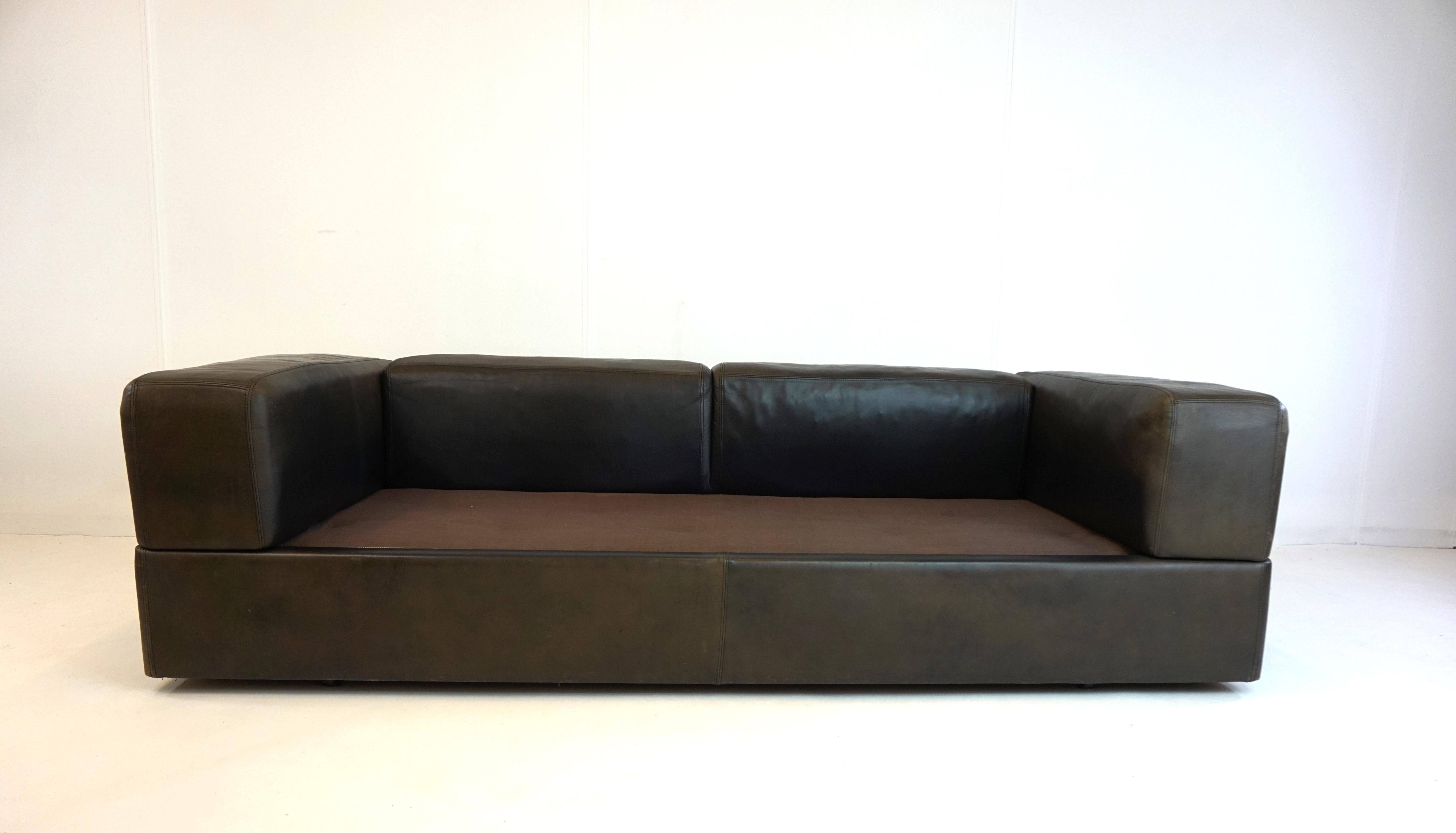 Mid-Century Modern Cinova 711 Leather Sofa Daybed by Tito Agnoli