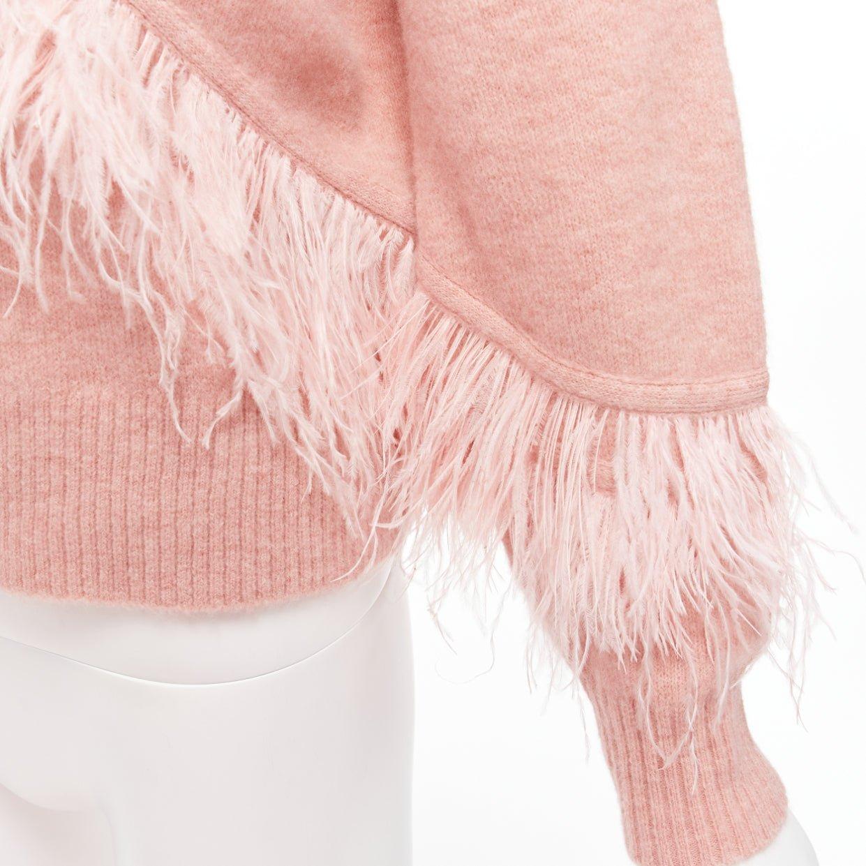 CINQ A SEPT Merritt blush pink feather trimmed wool blend cropped sweater XS
Reference: AAWC/A00659
Brand: Cinq a Sept
Material: Wool, Feather
Color: Pink
Pattern: Solid
Extra Details: Feathered trim slashes through this sweater on the diagonal,