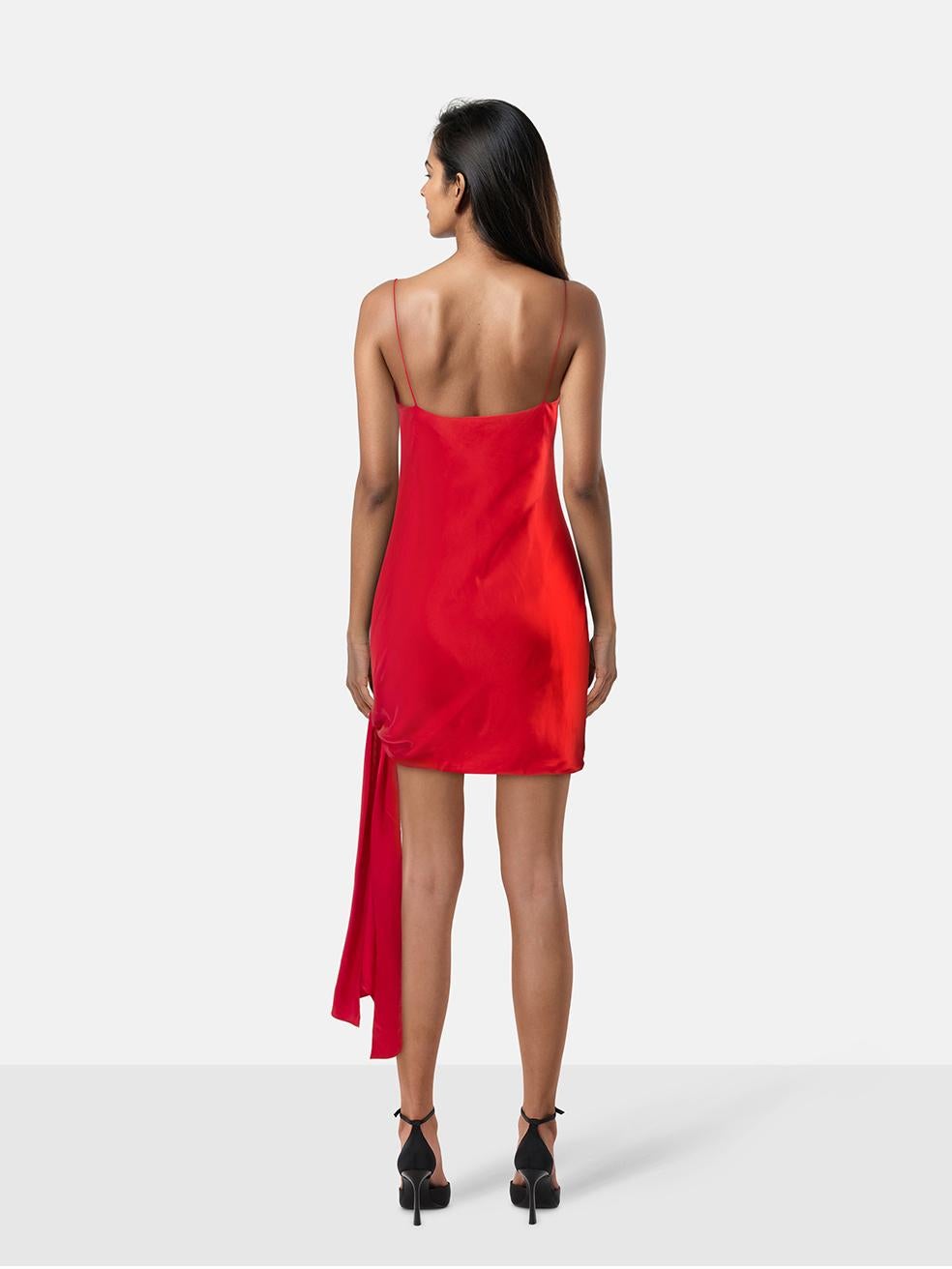 L'ÉTAT est très bon. L'usure minimale de la robe est évidente. Usure minimale aux deux aisselles extérieures avec décoloration mineure sur cet article de revente de designer Cinq à Sept d'occasion. Les décolorations peuvent nécessiter un lavage