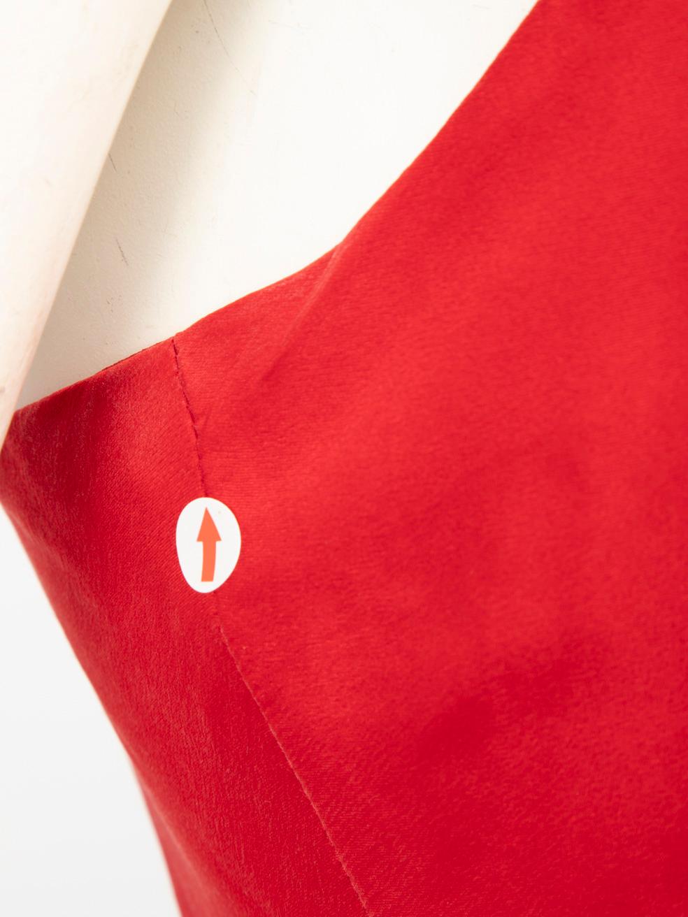 Cinq à Sept Rouge Mini robe en soie à détails noués Taille S en vente 2