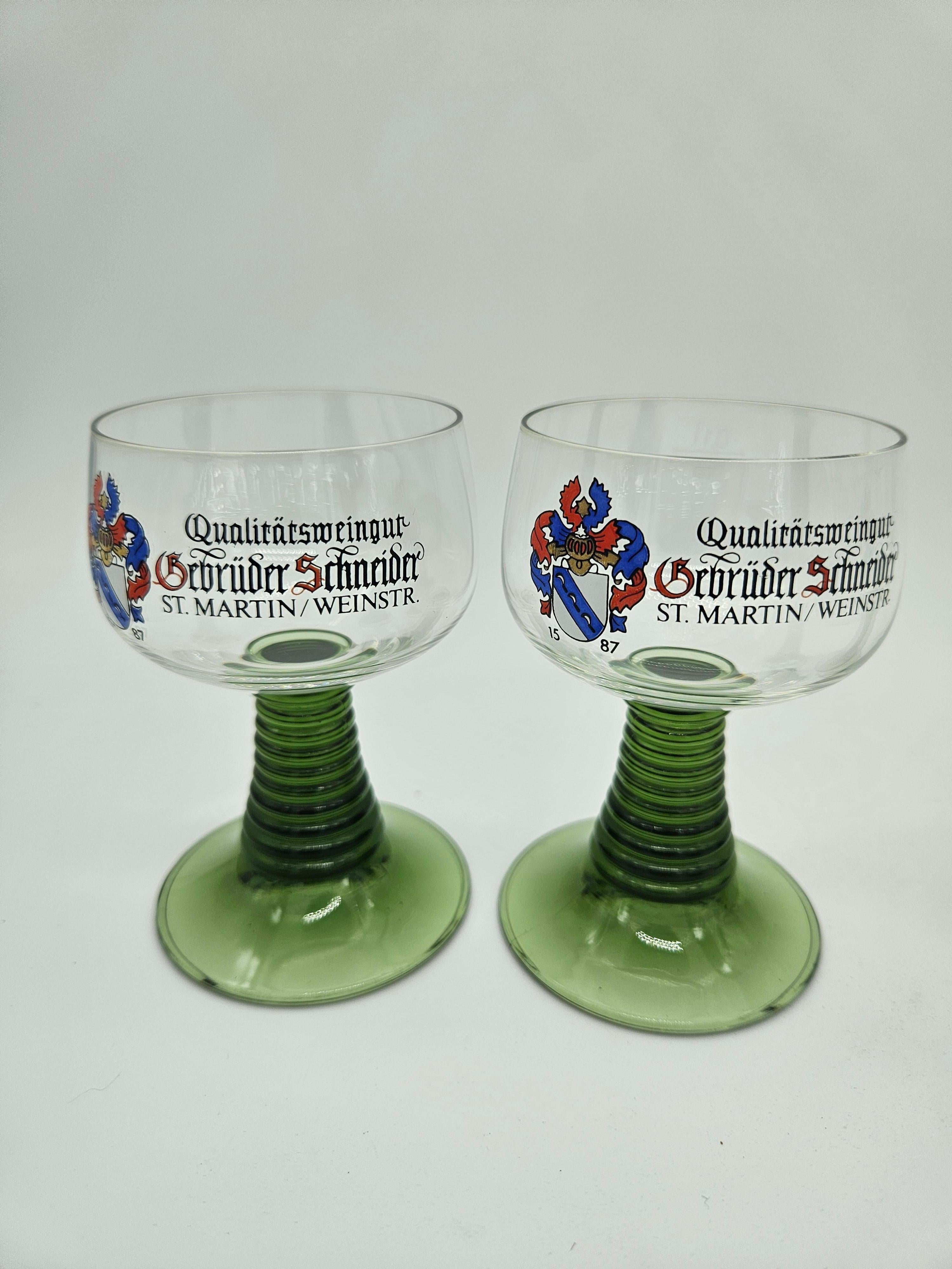 Romantico Cinque bicchieri in vetro decorati XX secolo Germania in vendita