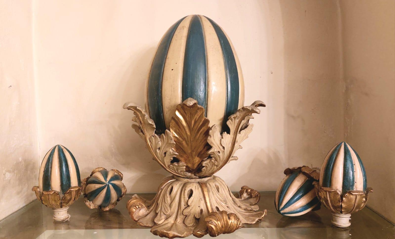 Rococo Five oval-shaped decorative elements in baroque style For Sale