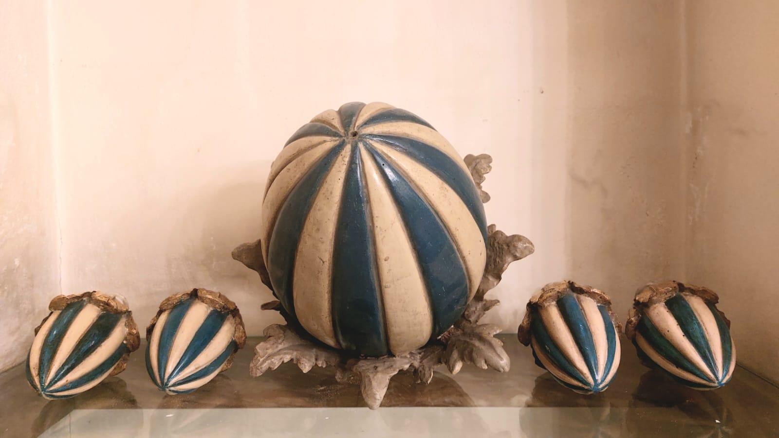 Five oval-shaped decorative elements in baroque style In Good Condition For Sale In Milano, IT