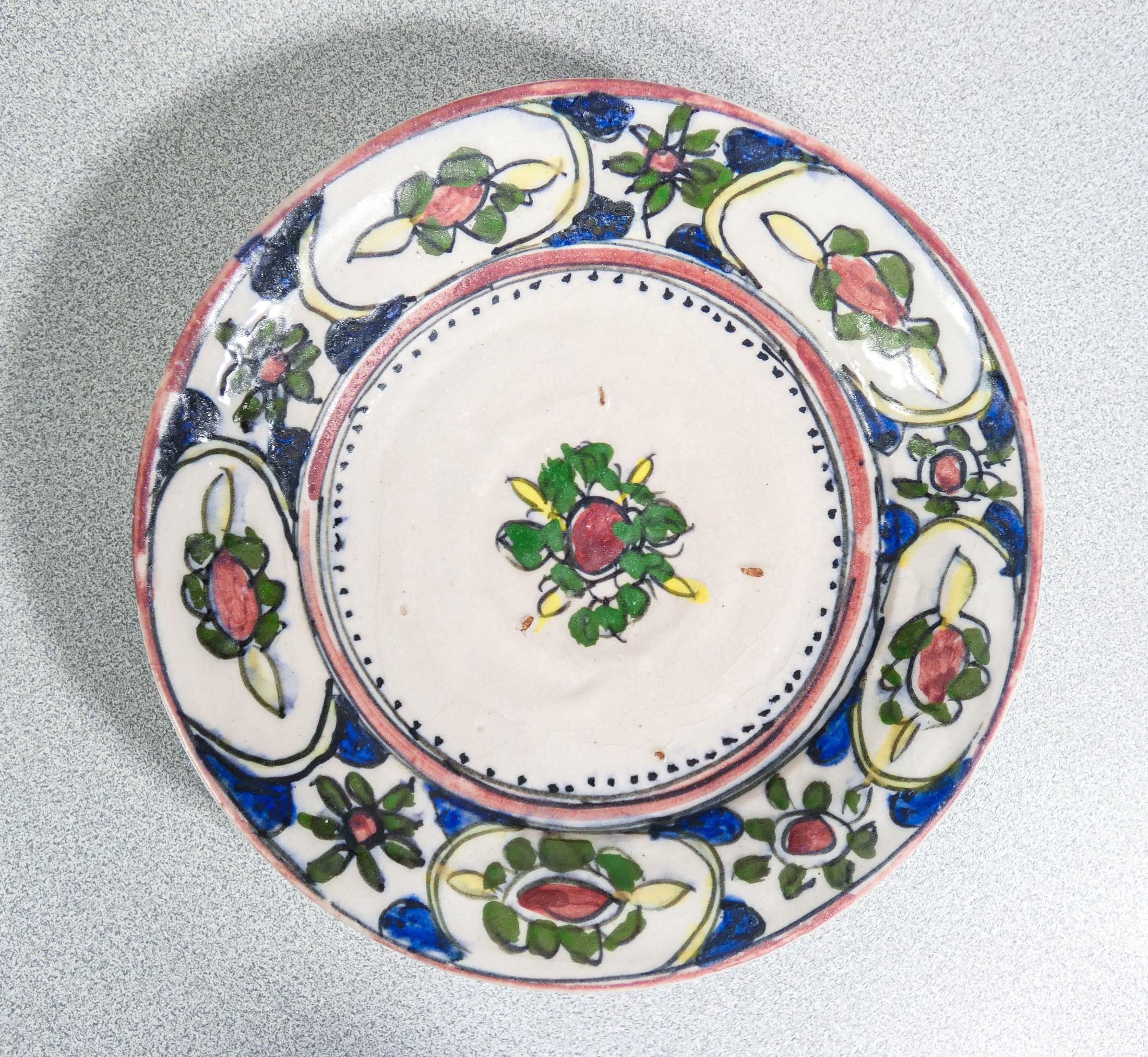 Five hand-painted and glazed majolica dishes. Central Italy. Nineteenth Century For Sale 9