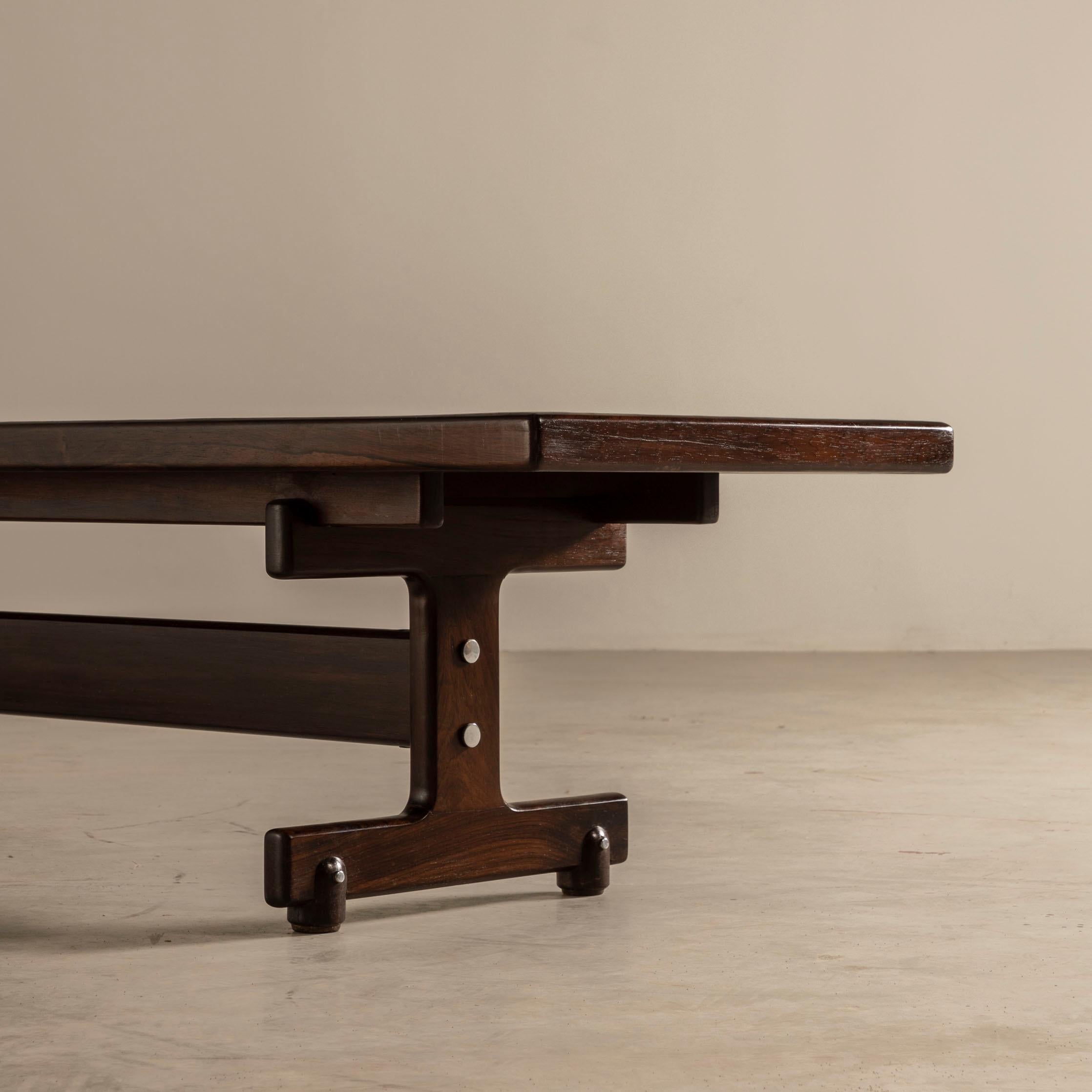 Mid-Century Modern Sergio Rodrigues' Cíntia Bench in solid wood, Brazilian Mid-Century Design For Sale