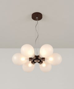 Colgante Cintola Midi en bronce satinado con cristal esmerilado, de Tom Kirk