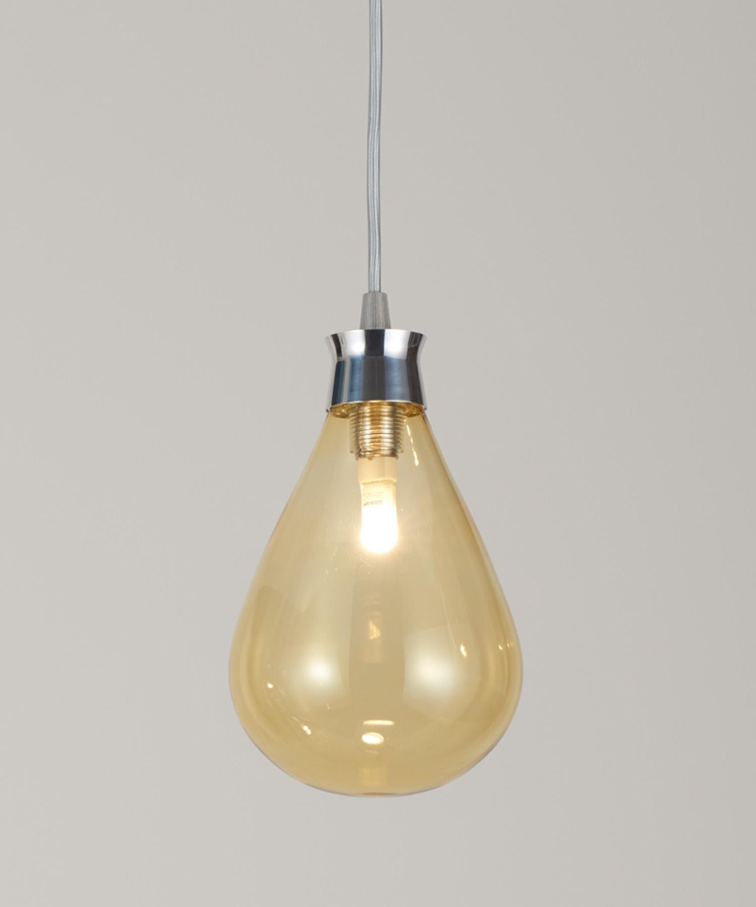 The Cintola Pendant works beautifully as a feature light for kitchens, bedrooms or living spaces. The handblown glass diffusers are available in a range of seven eye-catching colours, whilst the anodised-aluminium body keeps the overall aesthetic