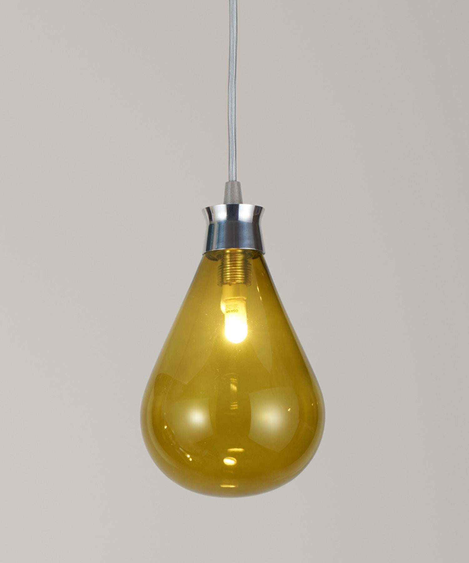 The Cintola Pendant works beautifully as a feature light for kitchens, bedrooms or living spaces. The handblown glass diffusers are available in a range of seven eye-catching colours, whilst the anodised-aluminium body keeps the overall aesthetic