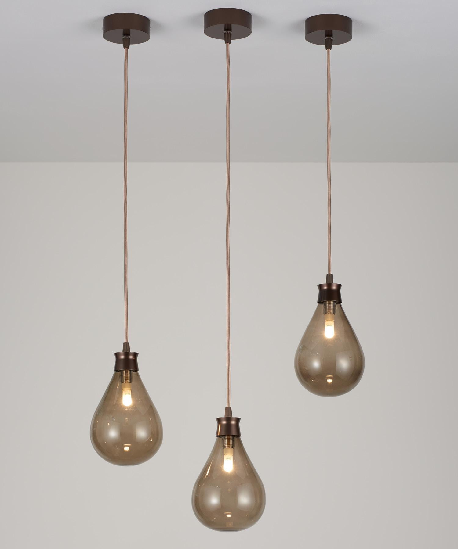 Britannique Lampe à suspension Cintola en bronze satiné avec globe en verre soufflé à la main en bronze en vente