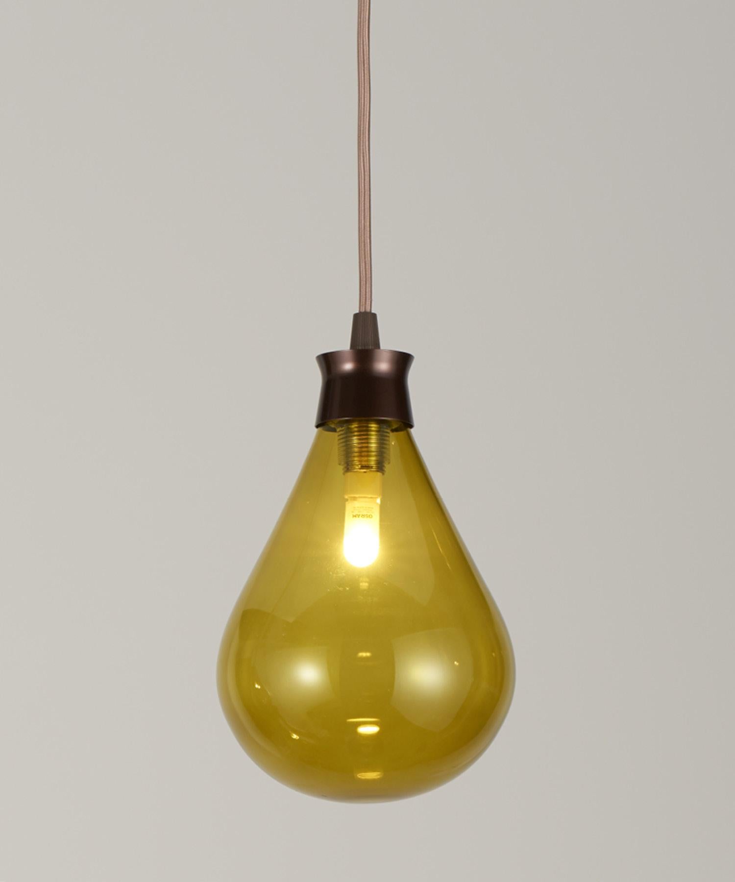 The Cintola Pendant works beautifully as a feature light for kitchens, bedrooms or living spaces. The handblown glass diffusers are available in a range of seven eye-catching colours, whilst the anodised-aluminium body keeps the overall aesthetic