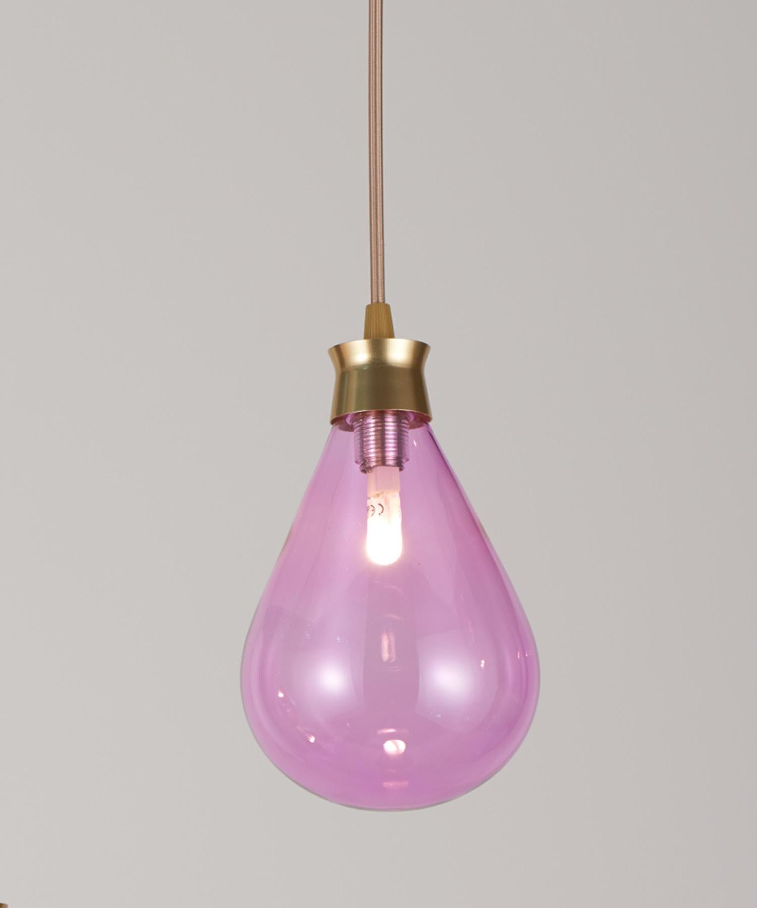 The Cintola Pendant works beautifully as a feature light for kitchens, bedrooms or living spaces. The handblown glass diffusers are available in a range of seven eye-catching colours, whilst the anodised-aluminium body keeps the overall aesthetic