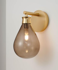 Lampada da parete Cintola in oro satinato e vetro bronzo di Tom Kirk