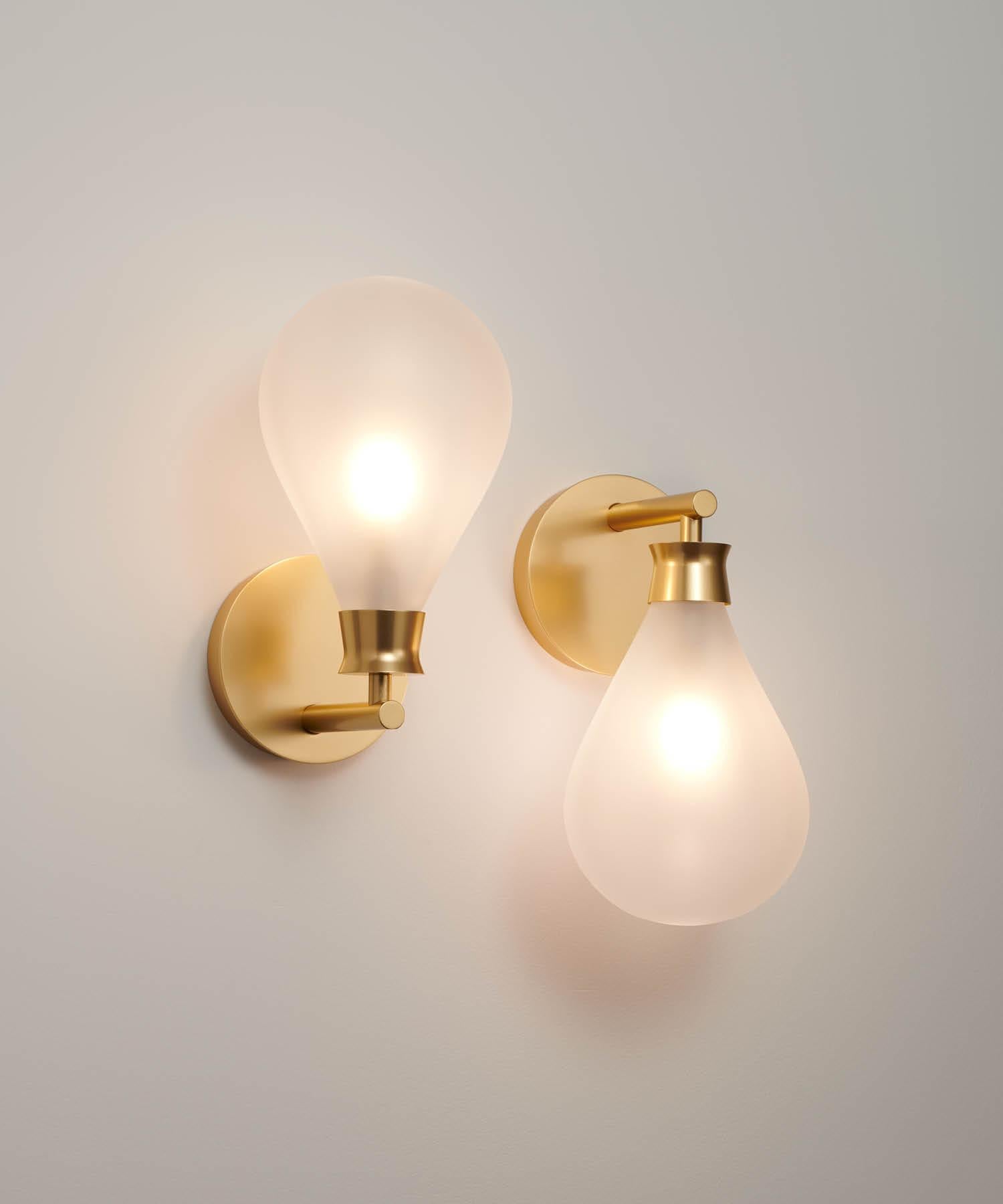 Cintola Wall Light in Satin Gold with Olive Handblown Glass Globe In New Condition In London, GB