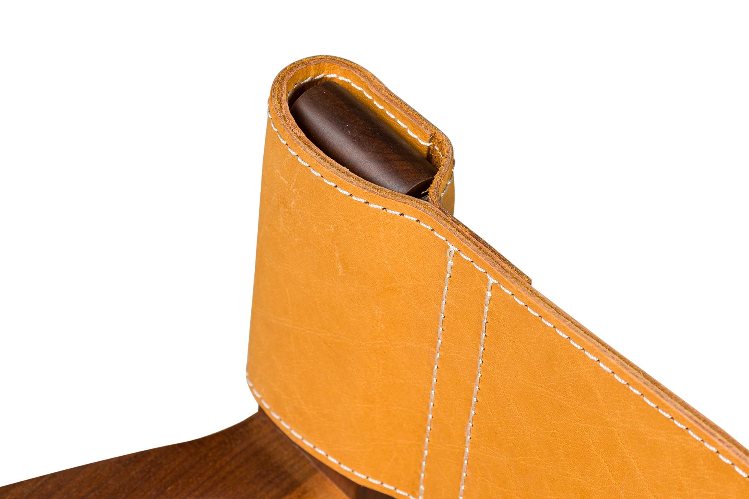 Poltrone in stile Cintro in legno di noce con rivestimento in pelle Saddle Tan in vendita 2