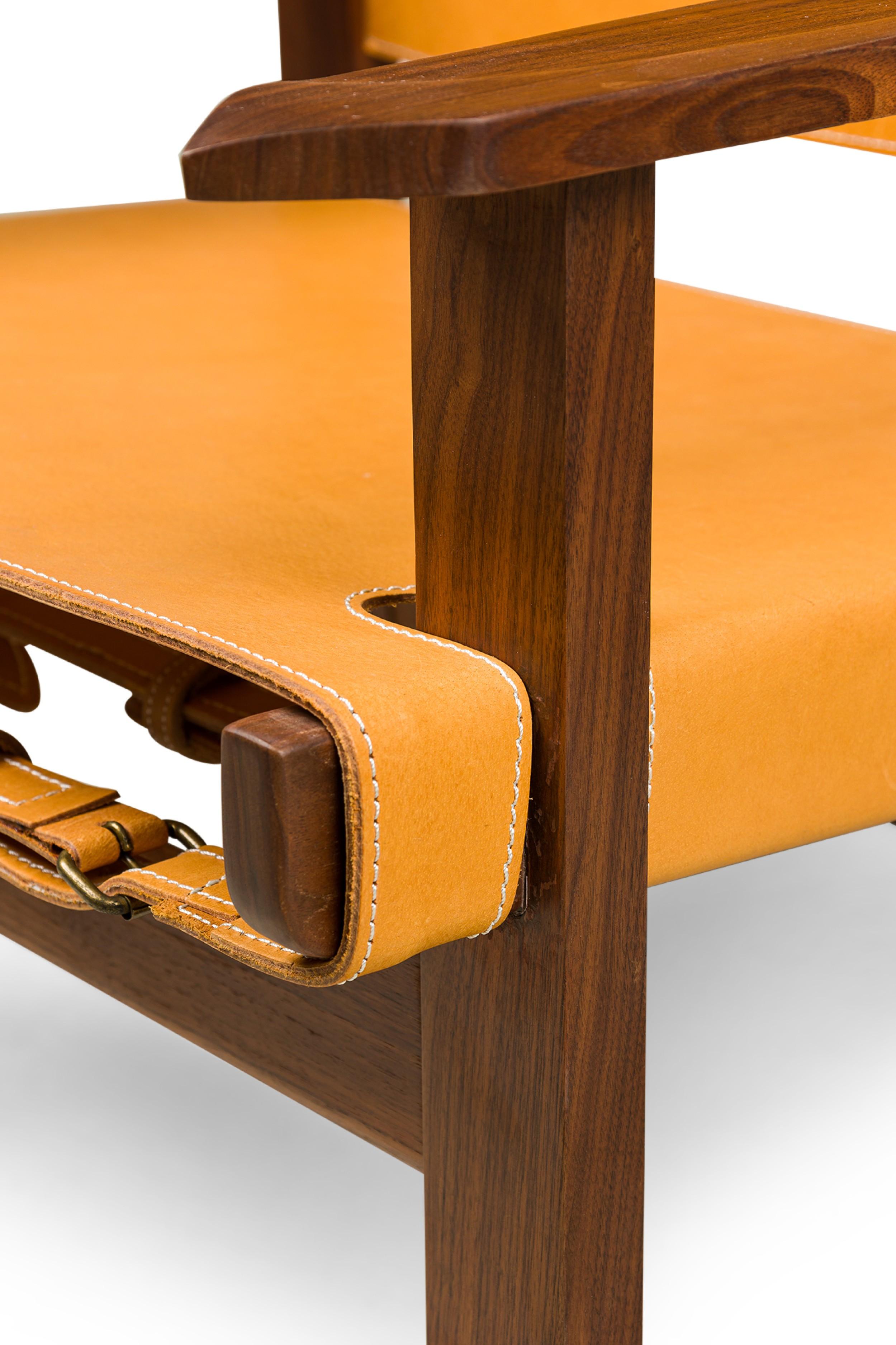 Poltrone in stile Cintro in legno di noce con rivestimento in pelle Saddle Tan in vendita 3