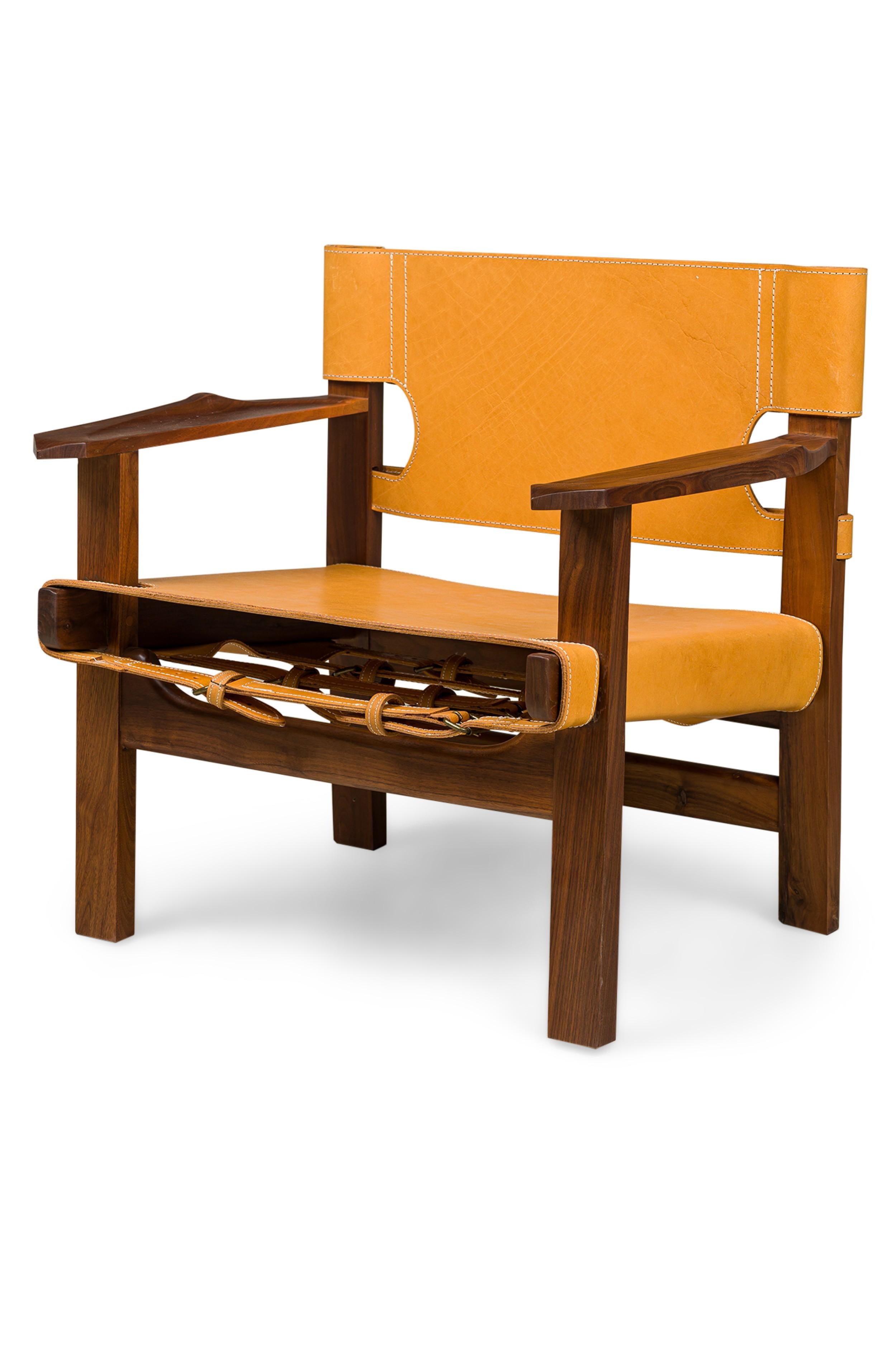 Mid-Century moderno Poltrone in stile Cintro in legno di noce con rivestimento in pelle Saddle Tan in vendita