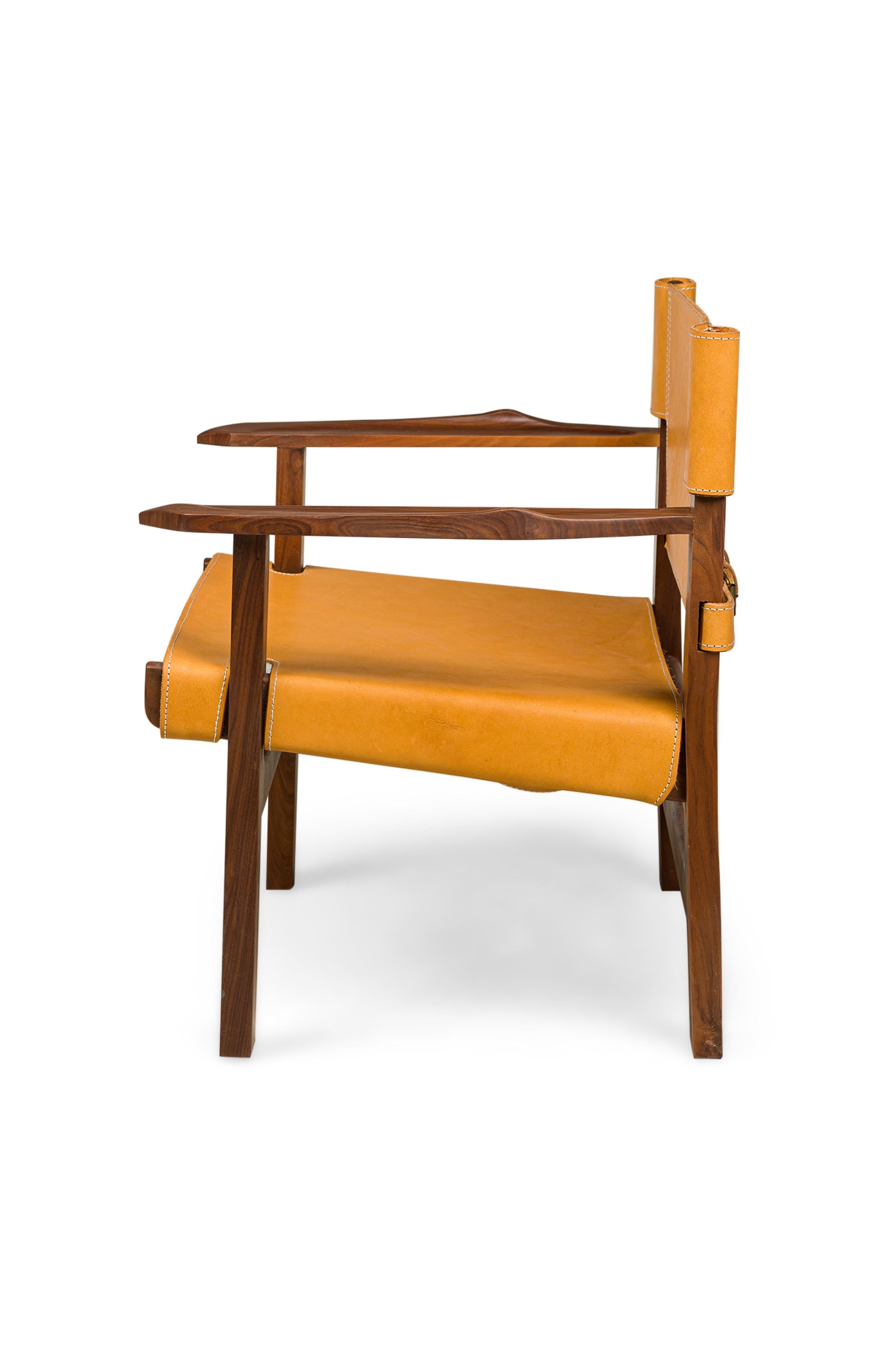 Americano Poltrone in stile Cintro in legno di noce con rivestimento in pelle Saddle Tan in vendita