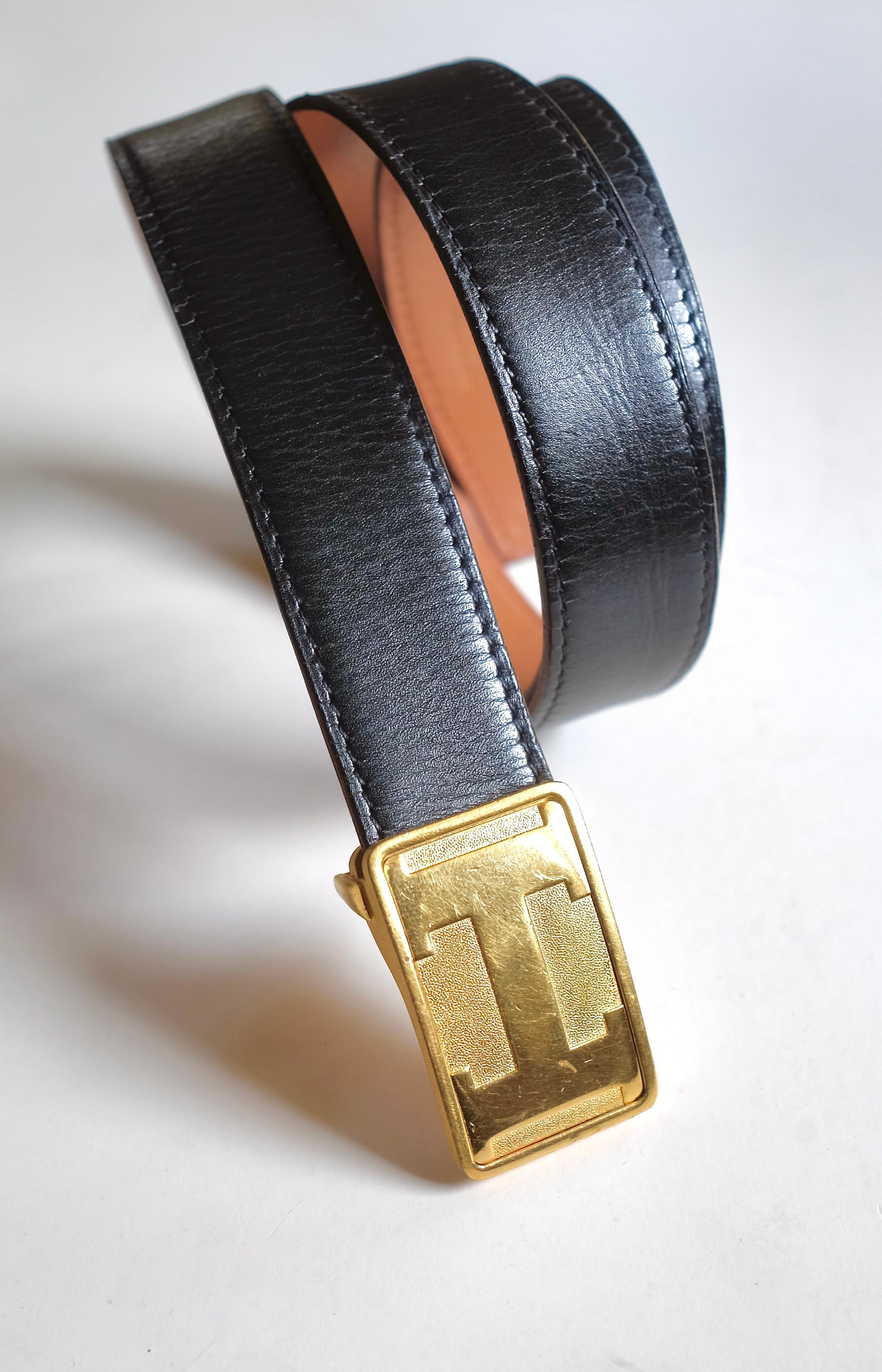 Hermès Vintage Selection by Corrado Luxury - Ceinture vintage des années 1970 avec boucle en bronze doré et fermeture à pression, un modèle rare et distinctif qui présente de légères traces d'utilisation mais qui a le charme d'un produit vintage.