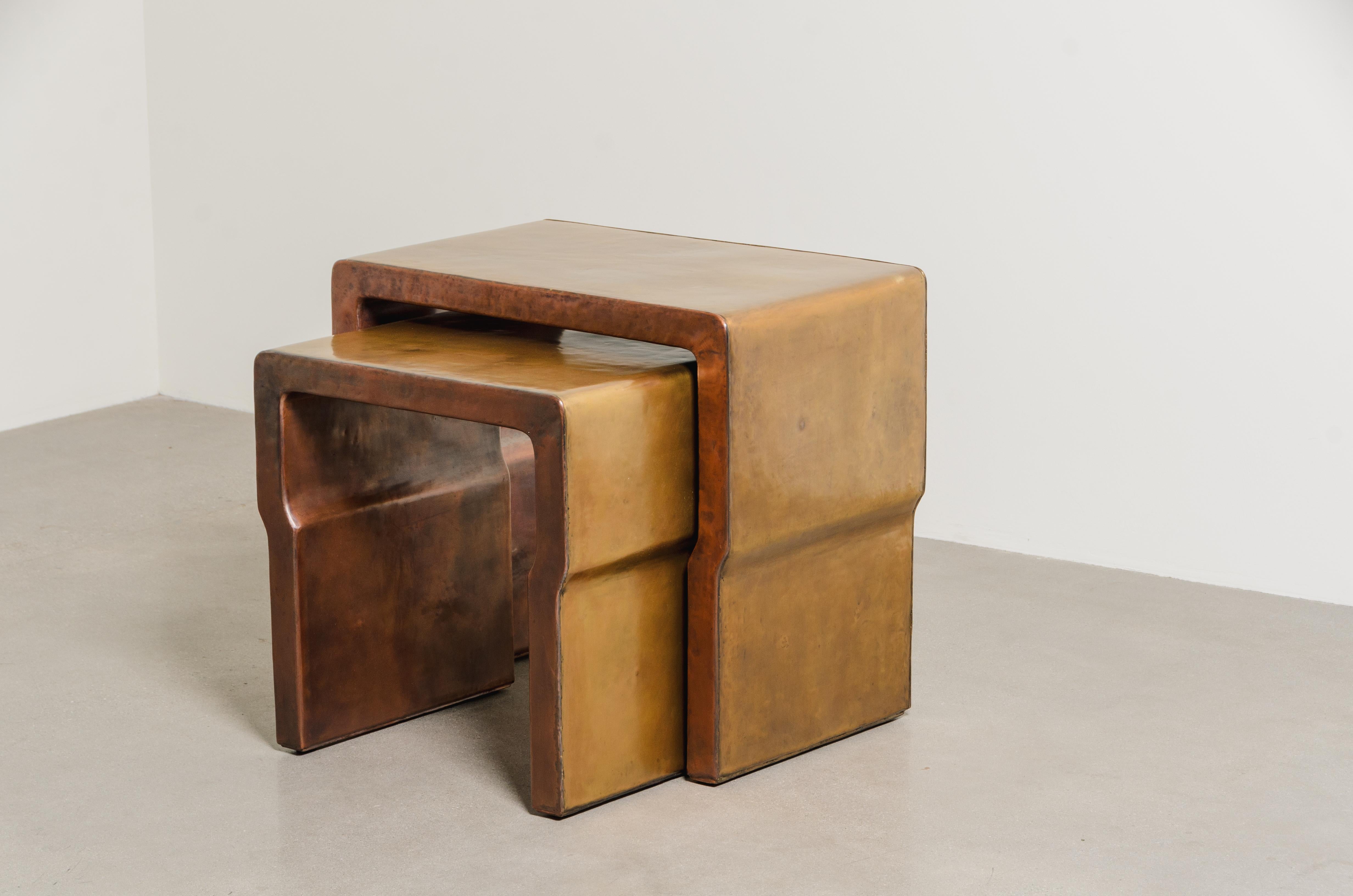 Repoussé Cintura Nesting Tables (Set of 2) in Brass and Copper by Robert Kuo, Limited For Sale