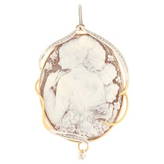 Colgante camafeo con engaste de oro y diamantes