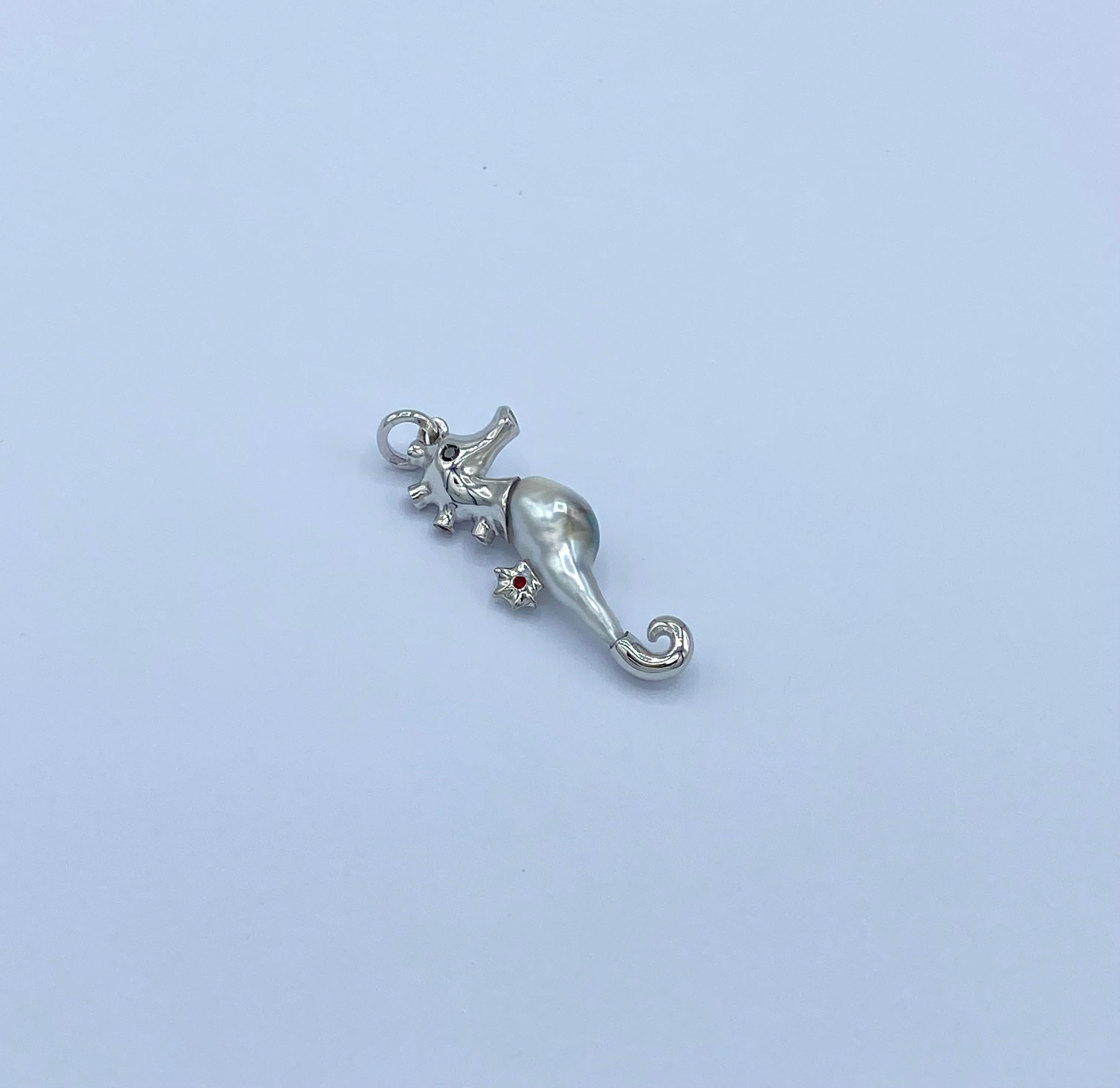 Women's or Men's Seahorse pendant in 18Kt gold Keshi pearl diamonds and sapphires For Sale