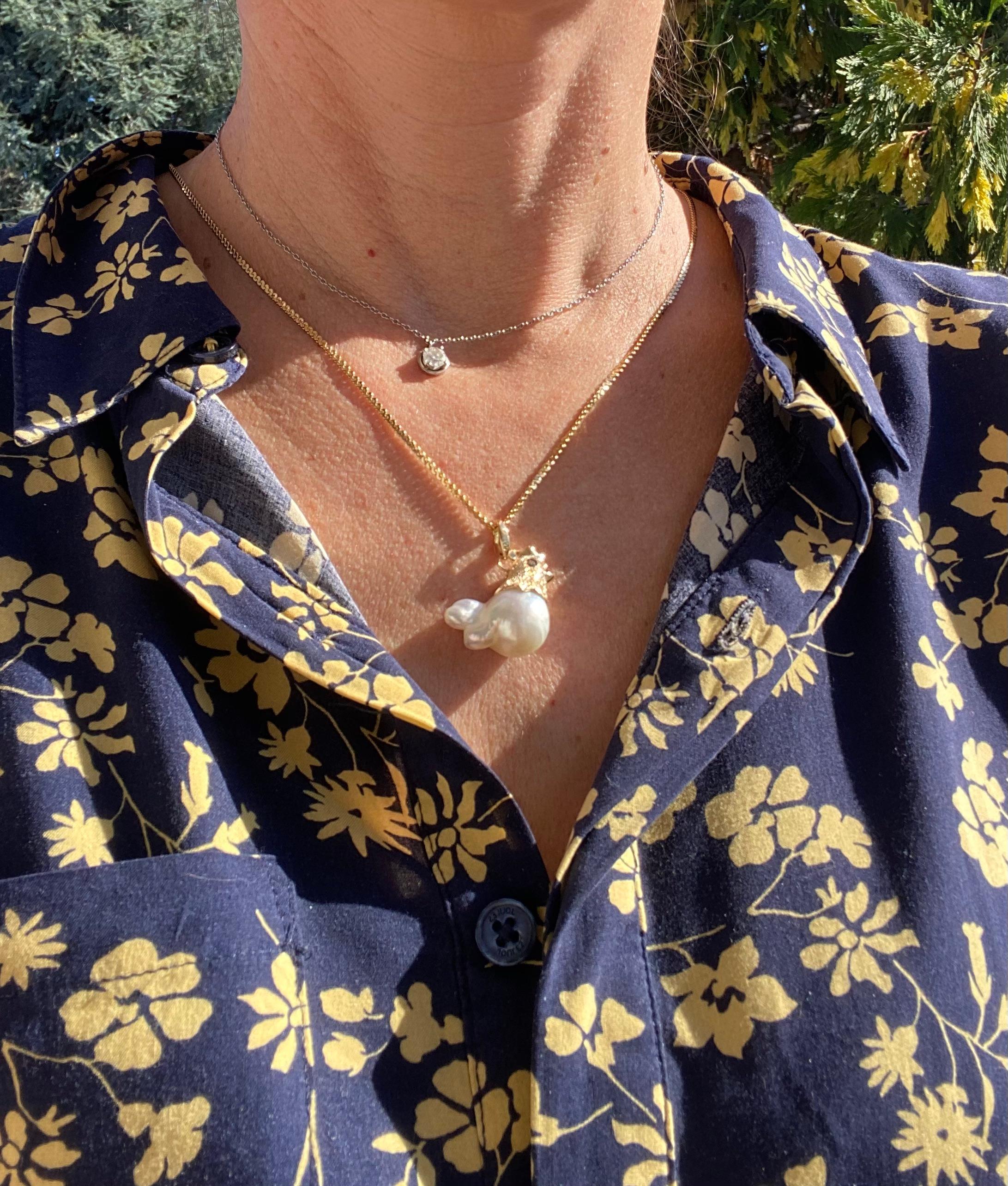 18Kt Gold Hen Pendant/Charm with Australian Pearl and Black Diamonds For Sale 5