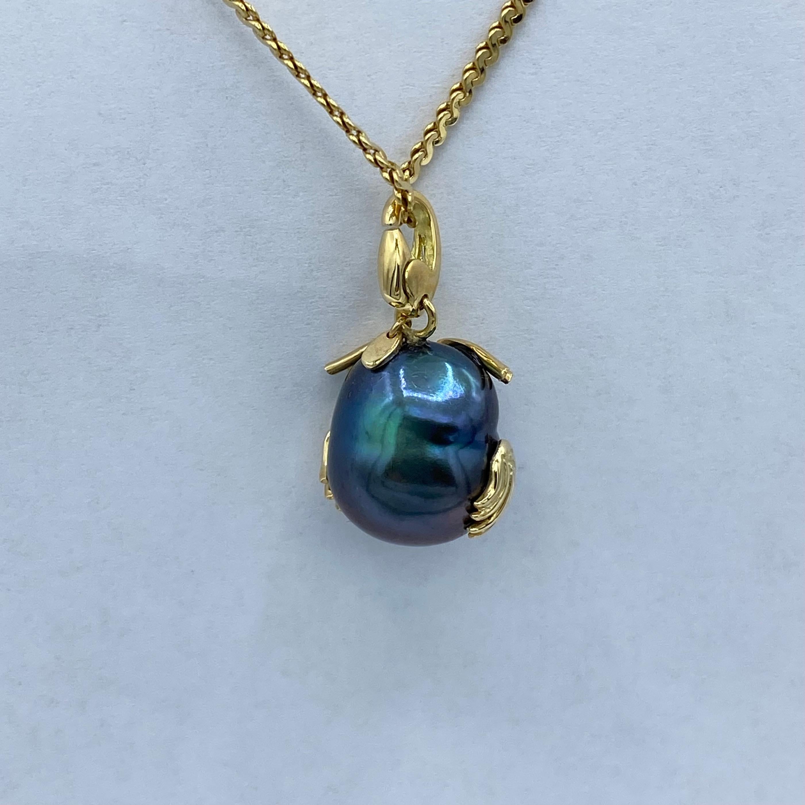 Pendant/Charm Owl in 18Kt gold black diamonds and Tahiti pearl For Sale 6