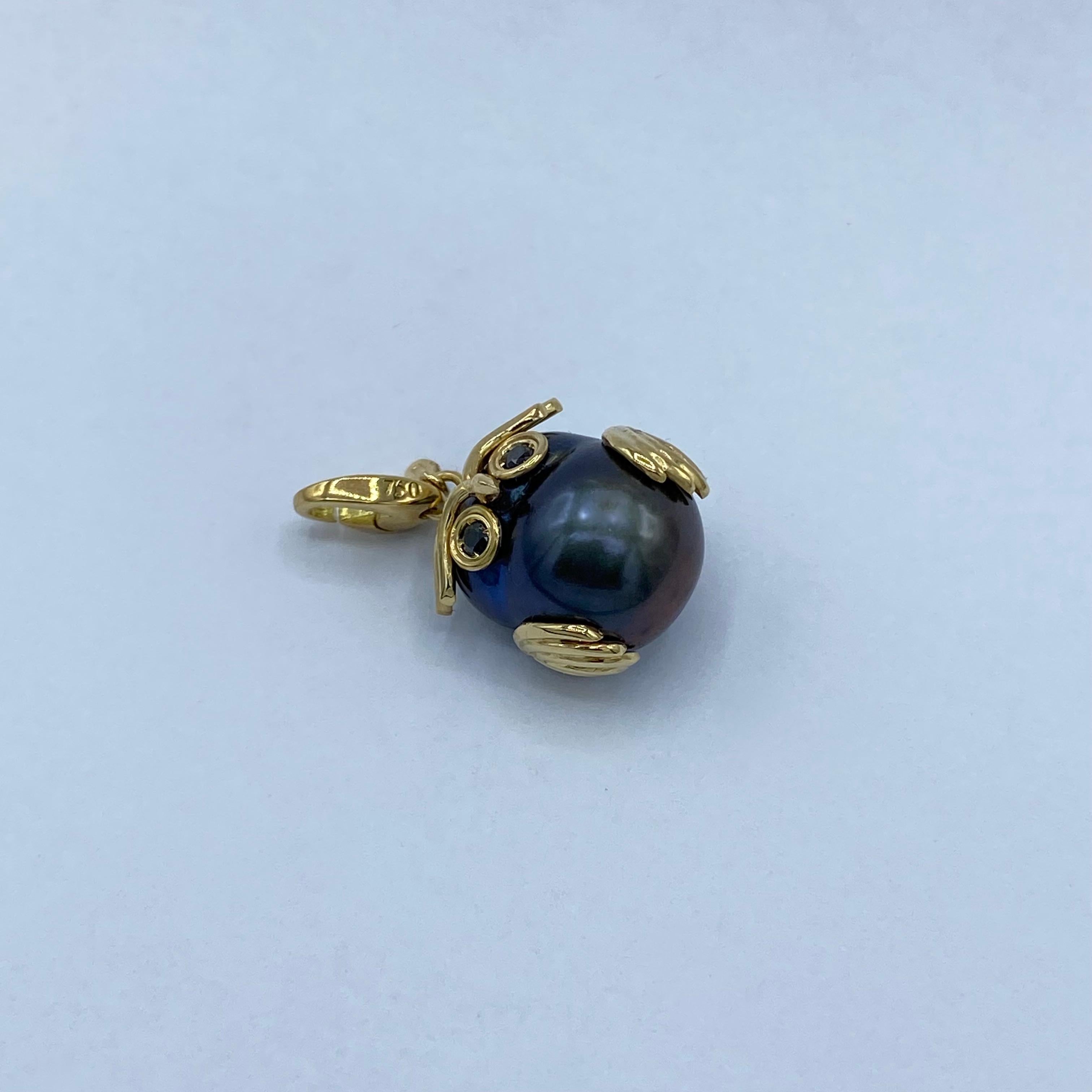 Pendant/Charm Owl in 18Kt gold black diamonds and Tahiti pearl In New Condition For Sale In Bussolengo, Verona