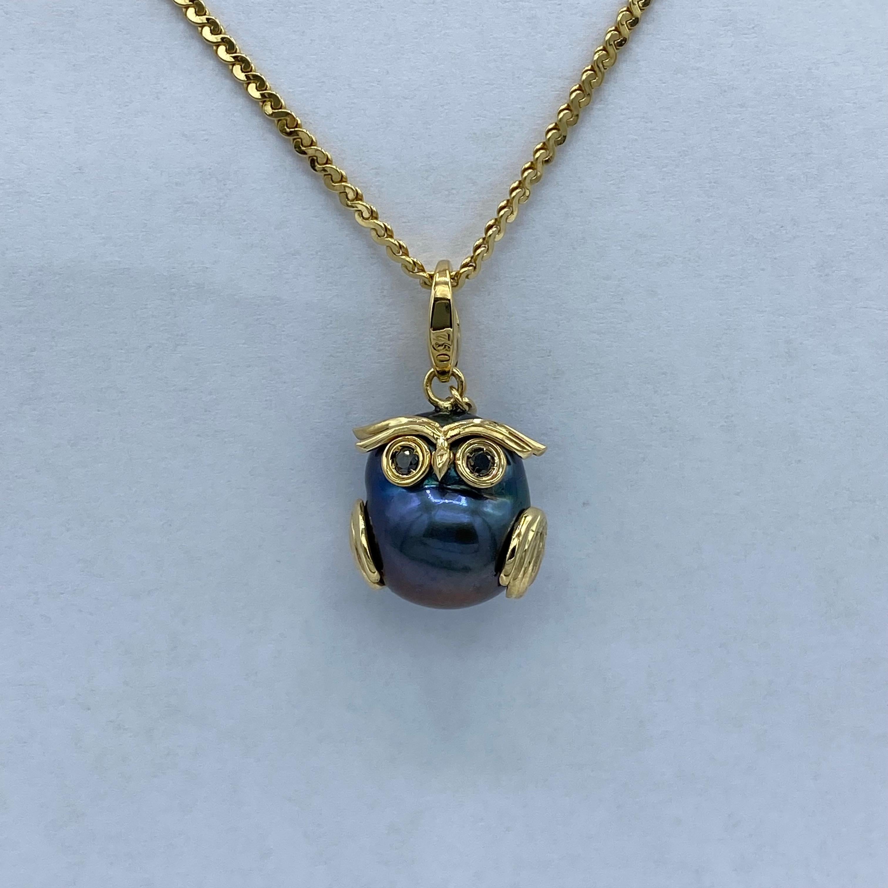 Women's or Men's Pendant/Charm Owl in 18Kt gold black diamonds and Tahiti pearl For Sale