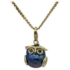 Anhänger/Charm Eule aus 18 Karat Gold mit schwarzen Diamanten und Tahiti-Perle