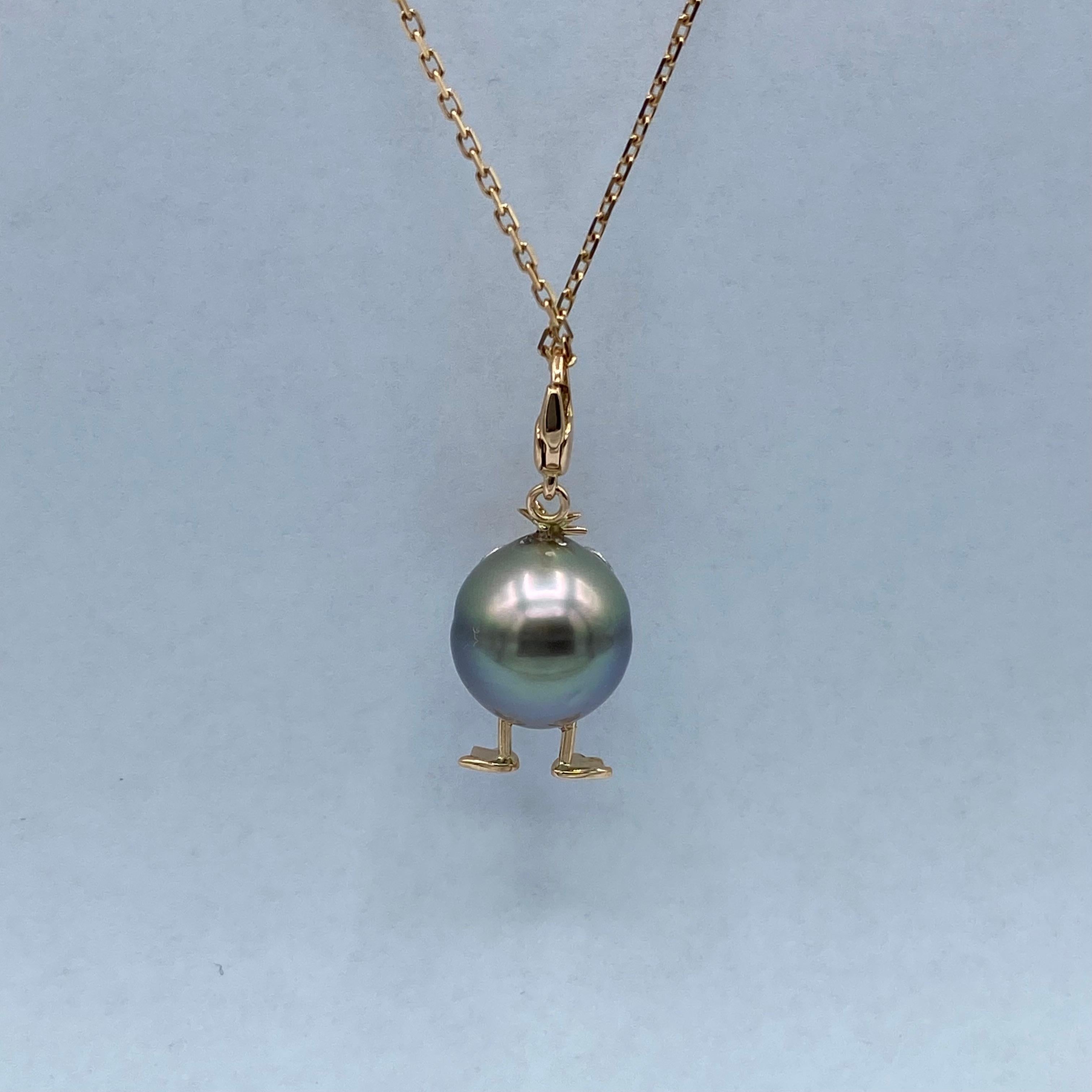 18Kt rose gold Duck pendant/ Charm with Tahiti pearl and black diamonds For Sale 4