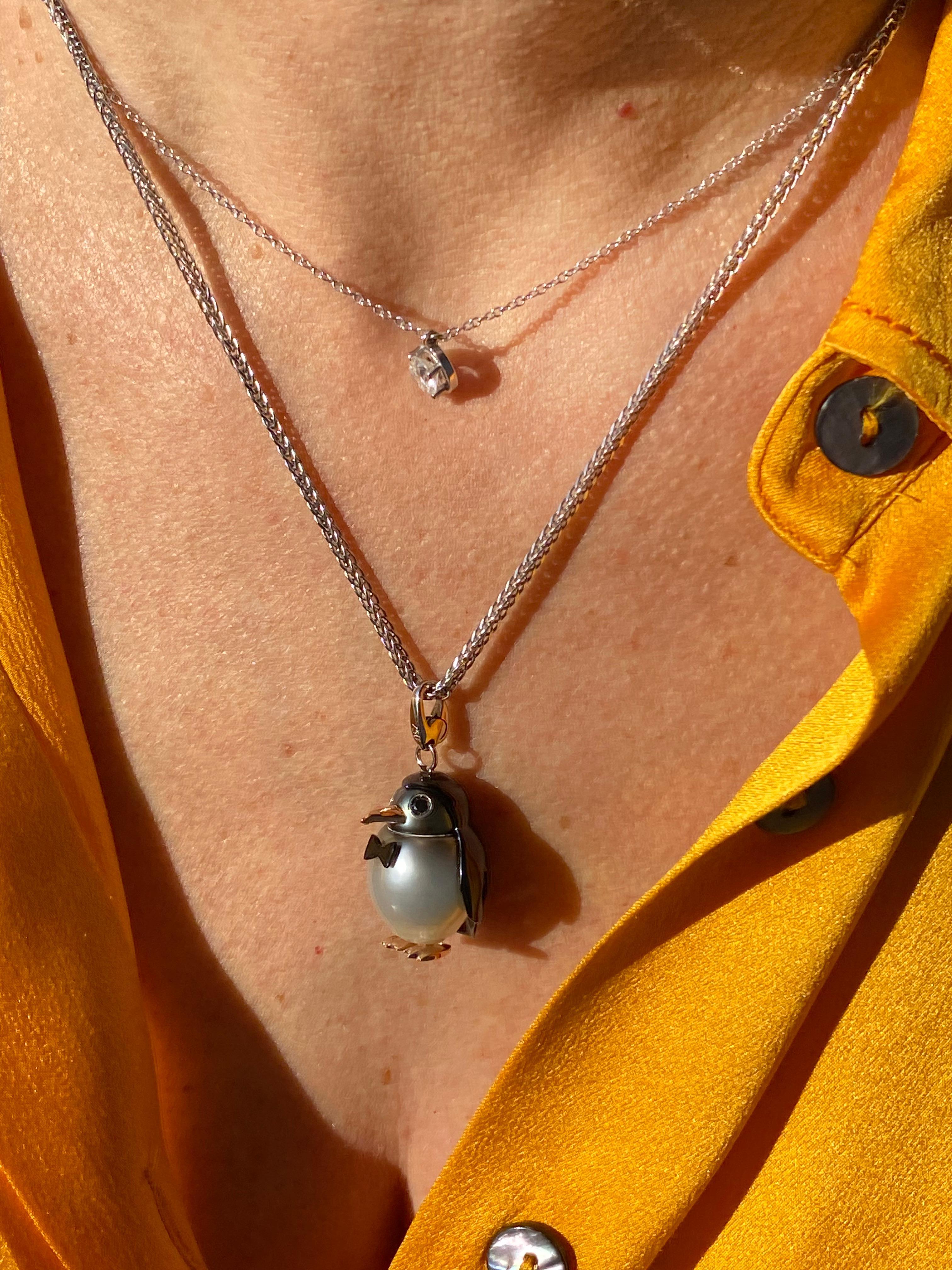 18Kt gold penguin pendant/charm with black diamond Tahiti pearl In New Condition For Sale In Bussolengo, Verona