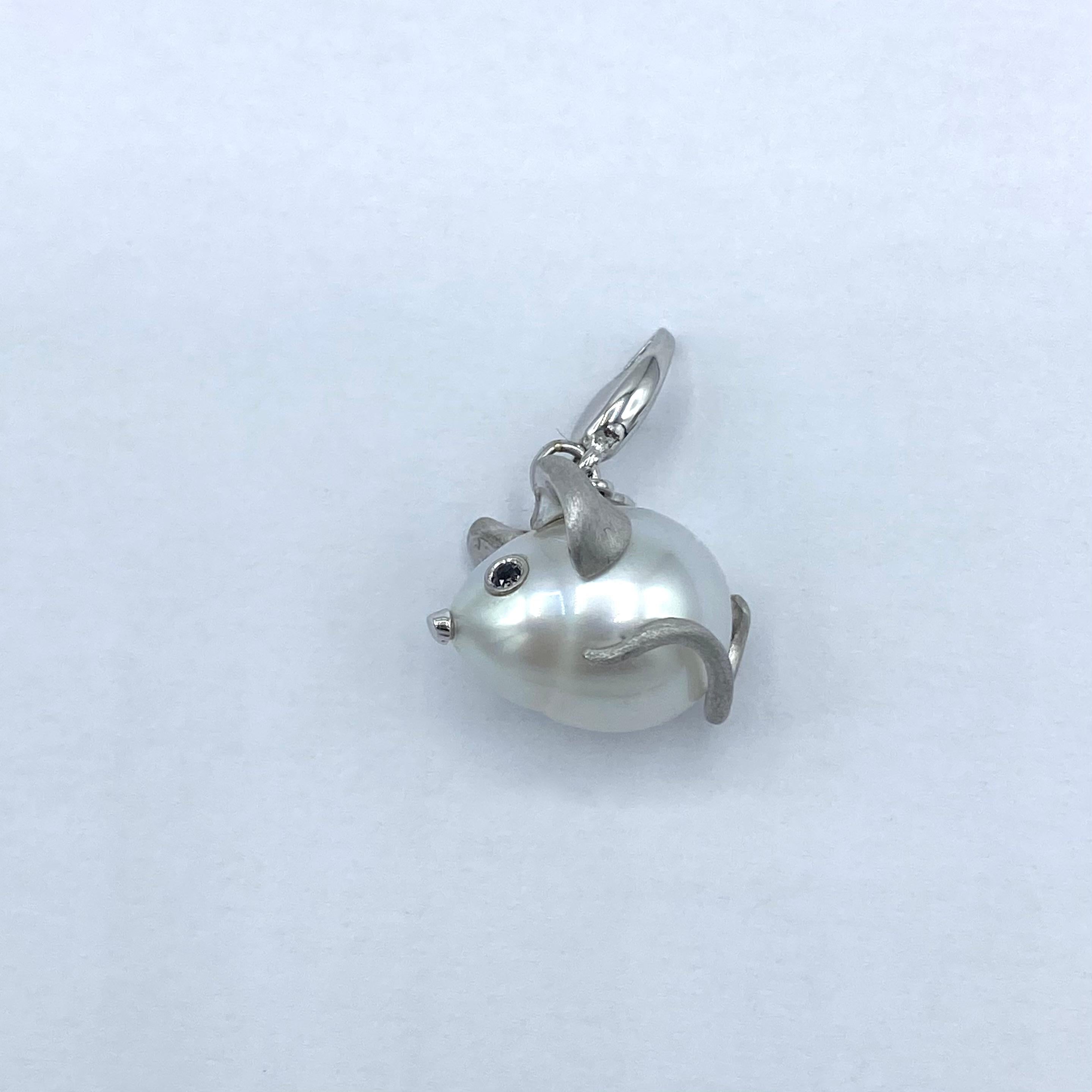 Contemporary Ciondolo/Charm Topolino in oro 18Kt diamanti neri e perla Australiana For Sale