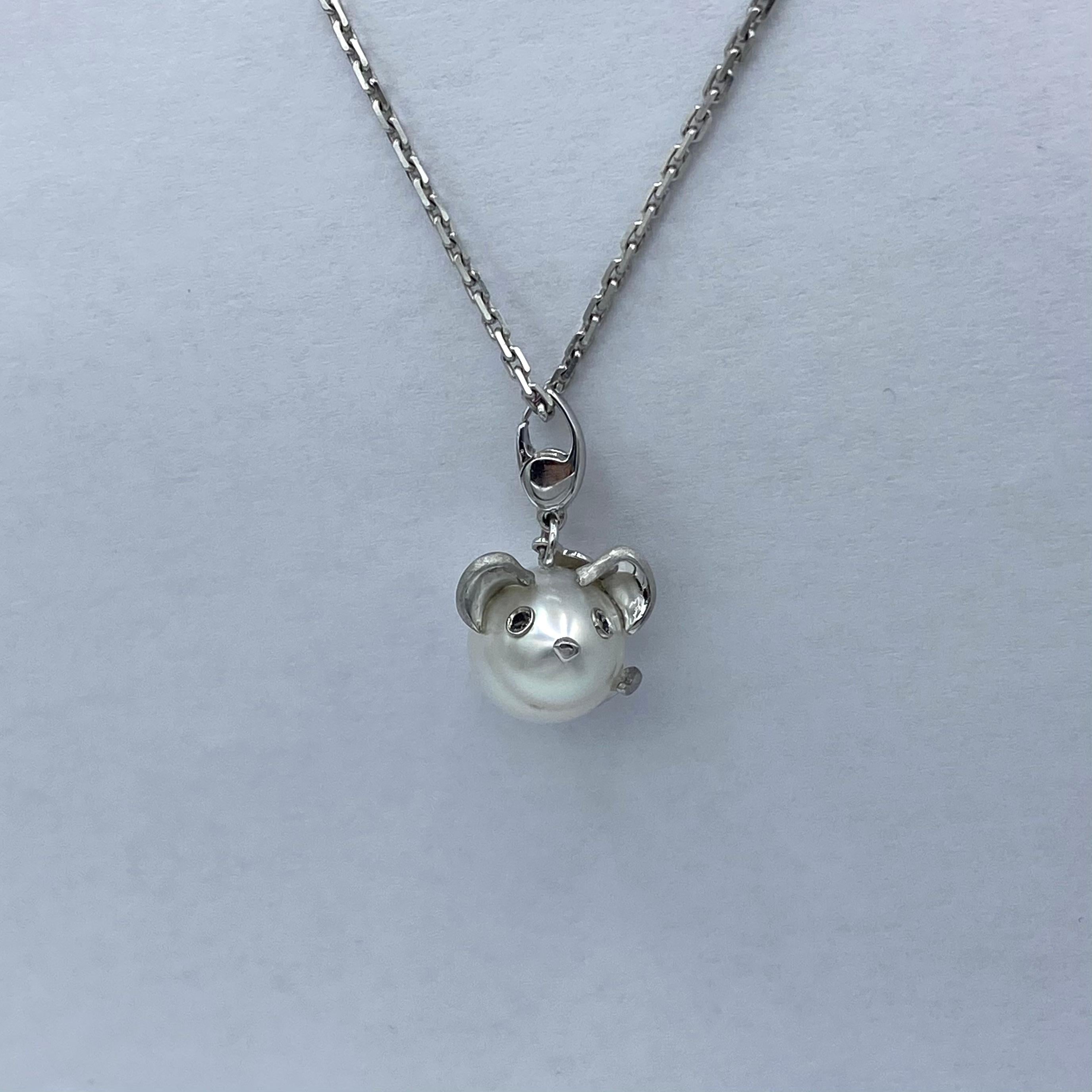 Ciondolo/Charm Topolino in oro 18Kt diamanti neri e perla Australiana For Sale 2