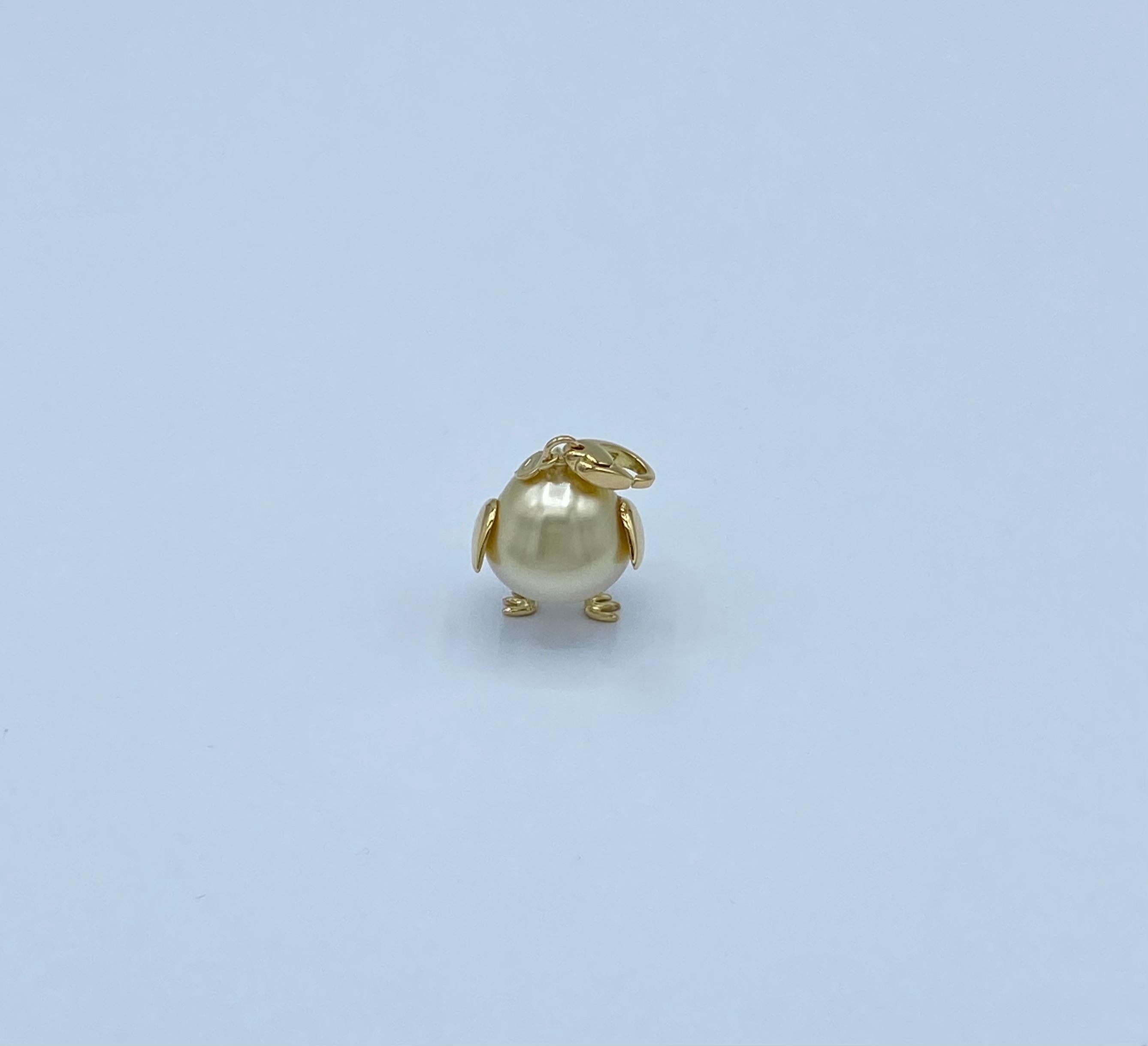 18Kt Gold Pearl and White Diamonds Bird Pendant / Charm Made in IT For Sale 4