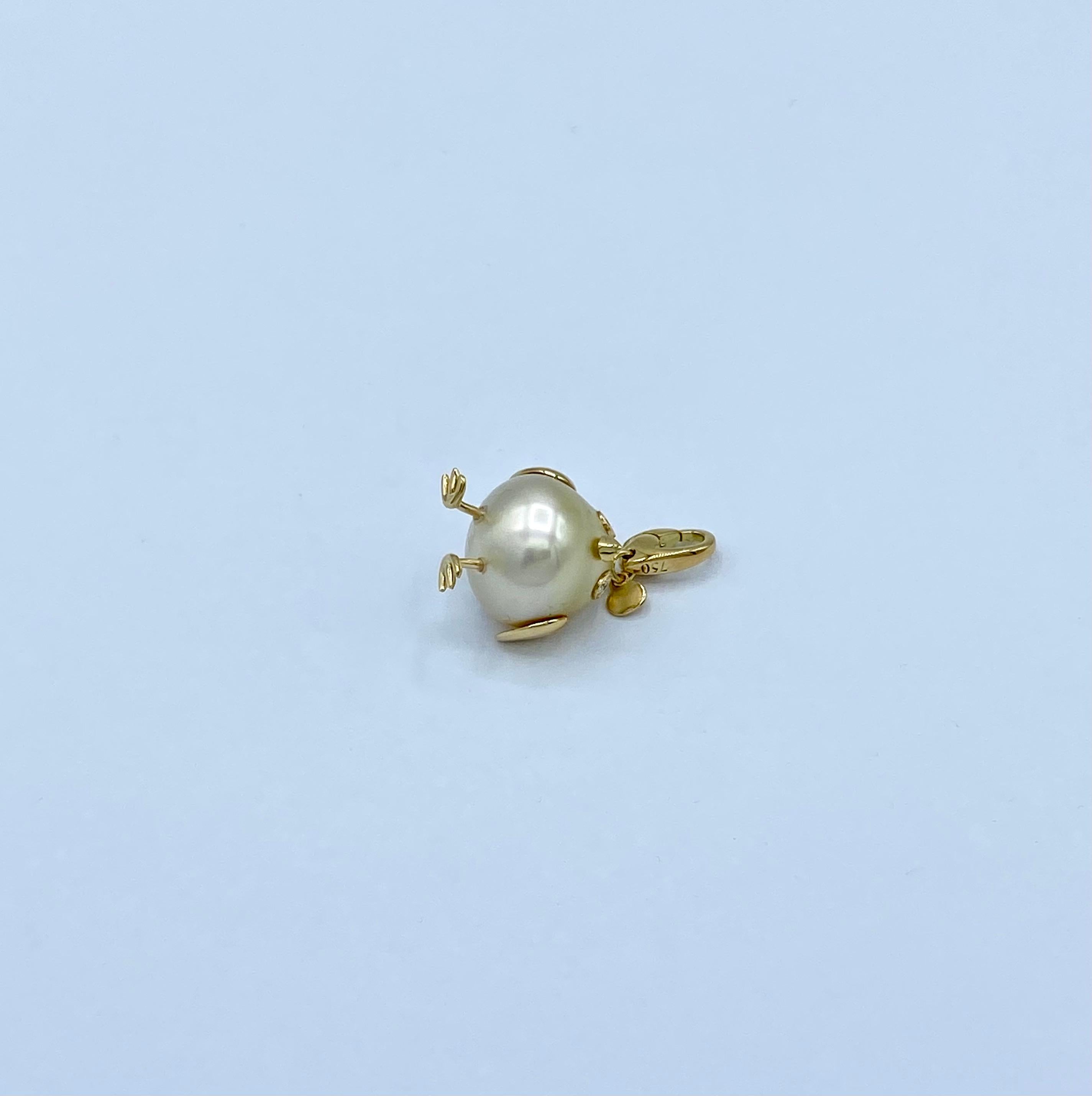 18Kt Gold Pearl and White Diamonds Bird Pendant / Charm Made in IT For Sale 6