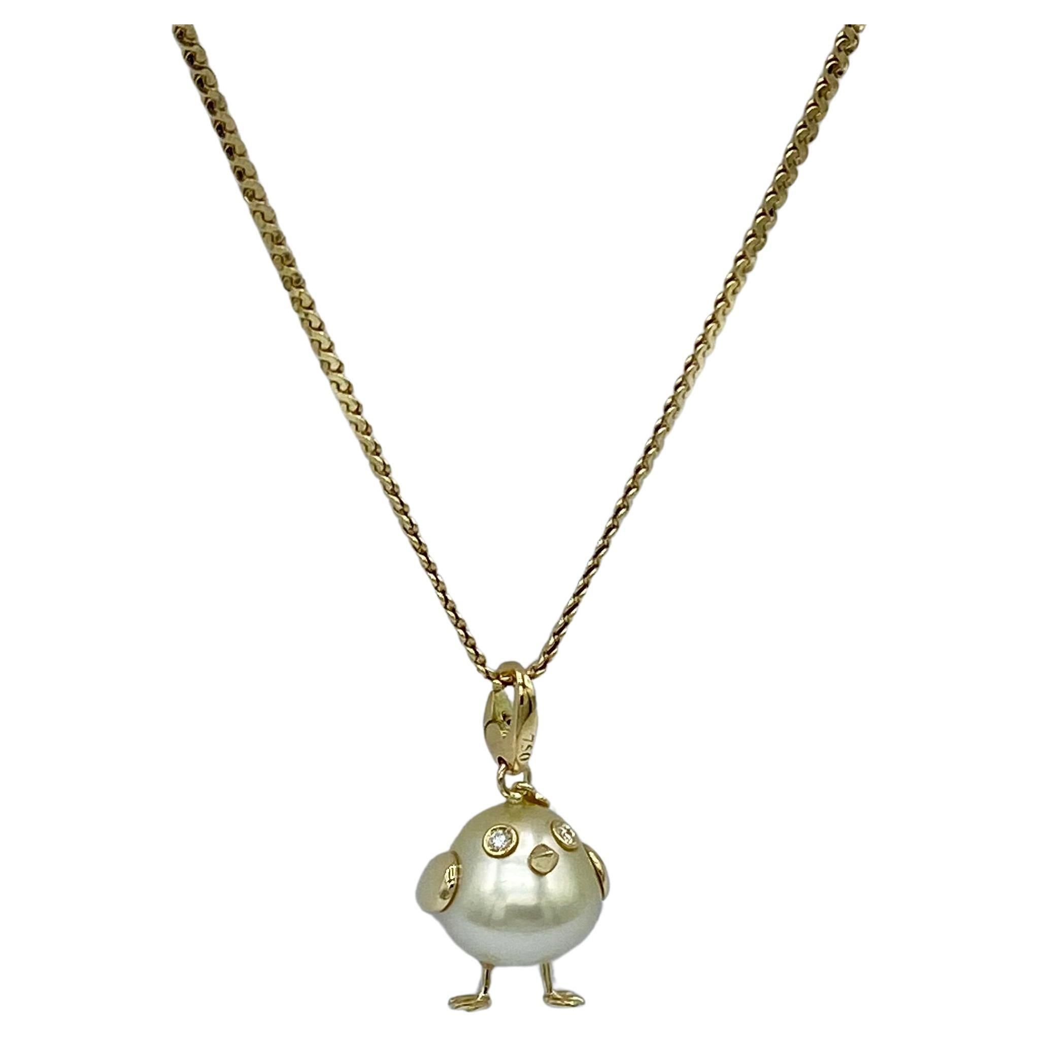 18Kt Gold Pearl and White Diamonds Bird Pendant / Charm Made in Italy
With a beautiful cultured gold pearl from the South Seas, I made a bird pendant because of its somewhat oval shape.
It has a delicate natural yellow coloring and is 13.5 x 13.2