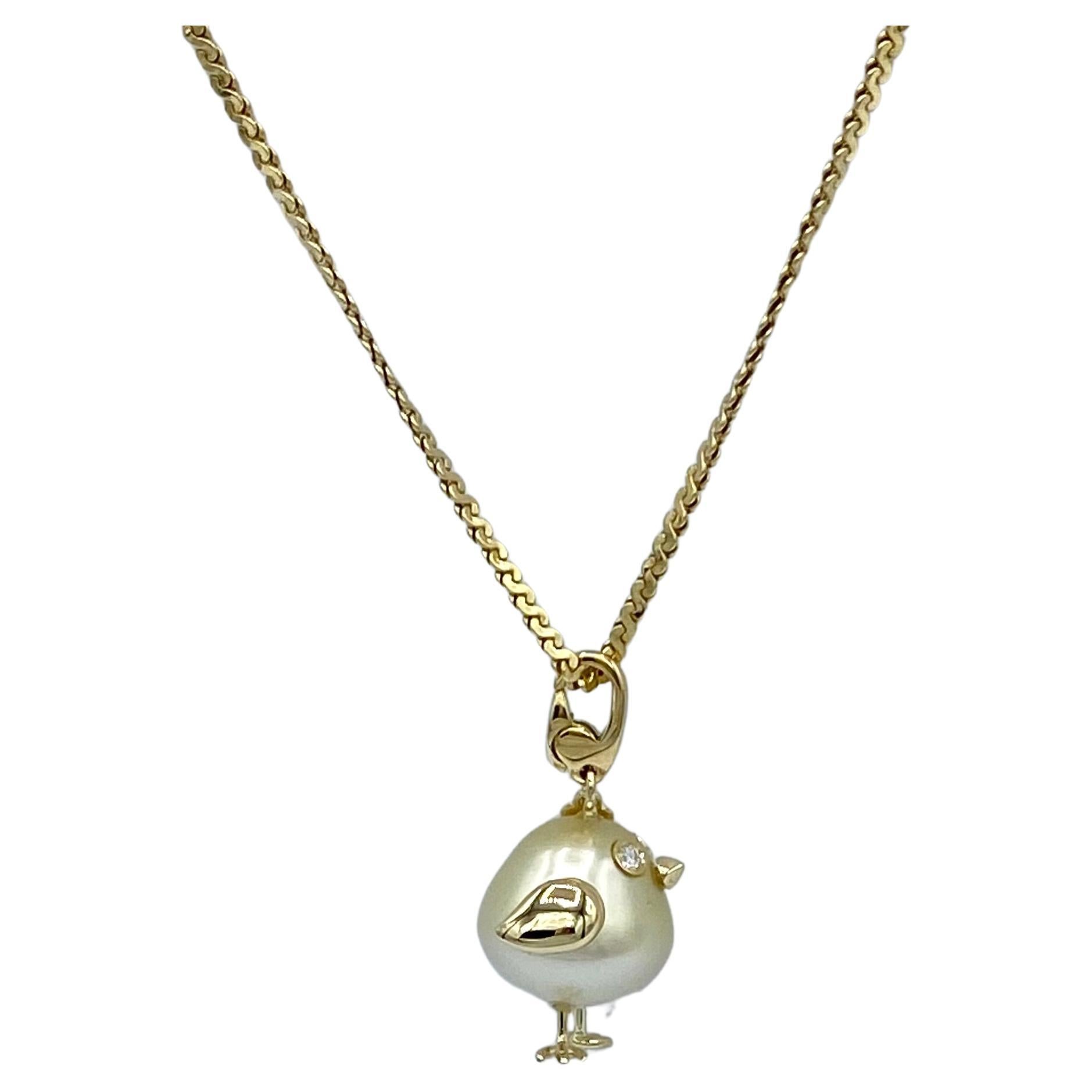 Brilliant Cut 18Kt Gold Pearl and White Diamonds Bird Pendant / Charm Made in IT For Sale