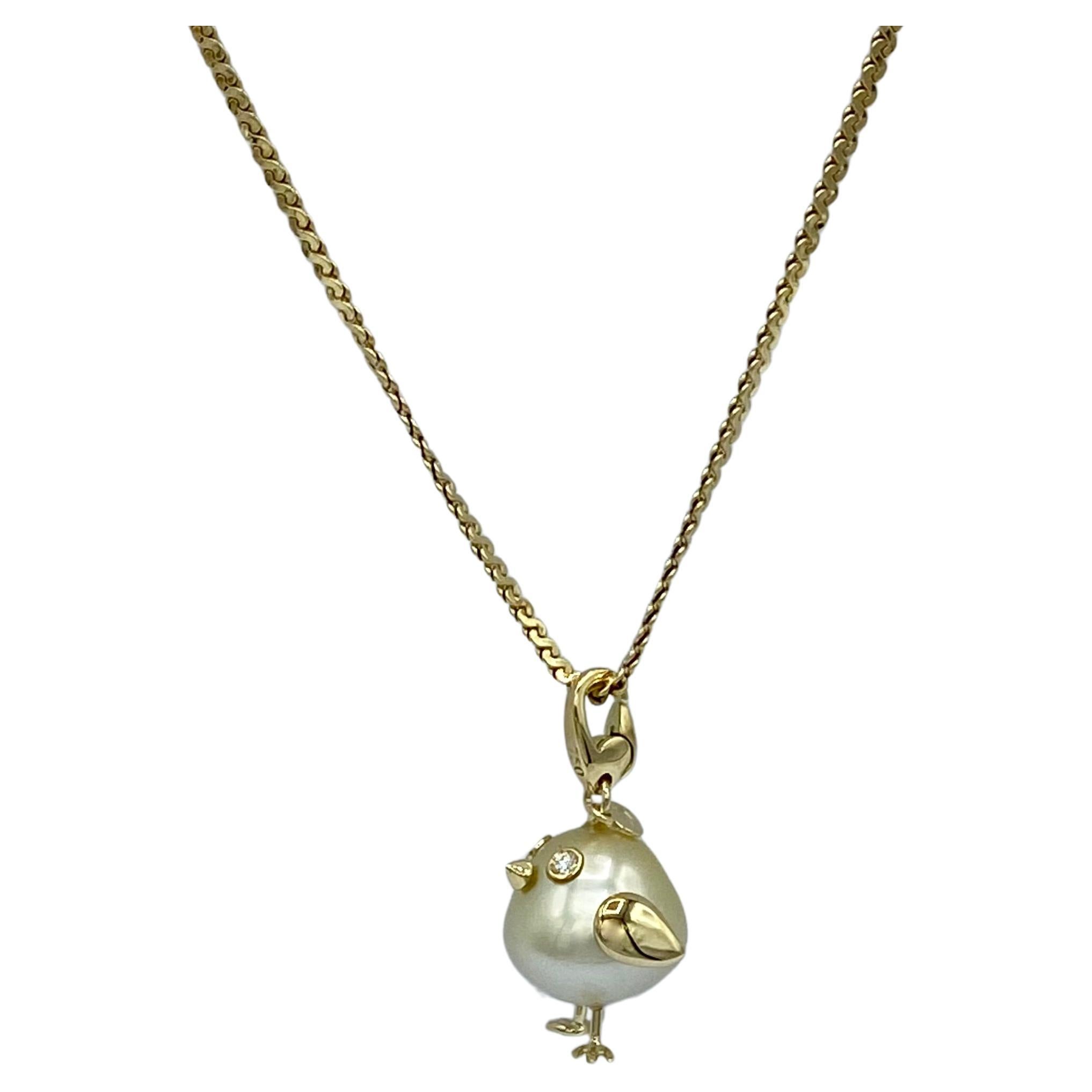 18Kt Gold Pearl and White Diamonds Bird Pendant / Charm Made in IT In New Condition For Sale In Bussolengo, Verona