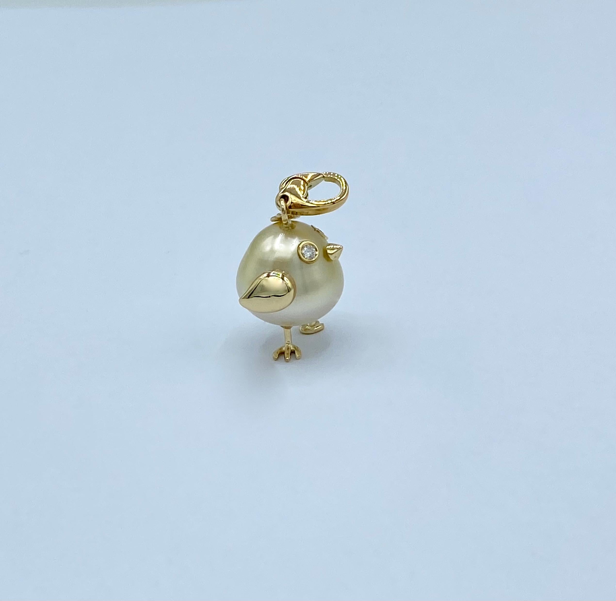 Women's 18Kt Gold Pearl and White Diamonds Bird Pendant / Charm Made in IT For Sale