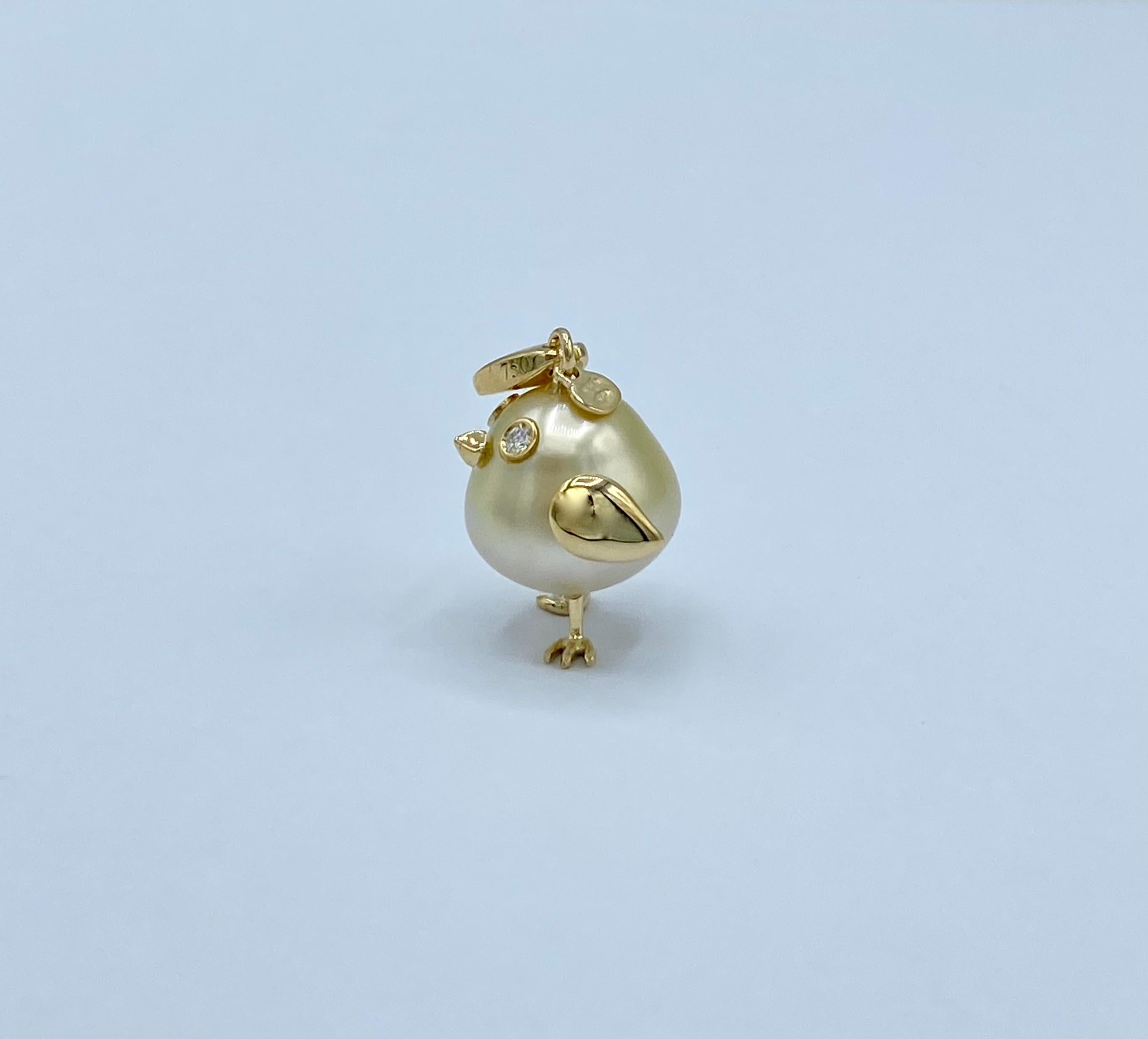 18Kt Gold Pearl and White Diamonds Bird Pendant / Charm Made in IT For Sale 1