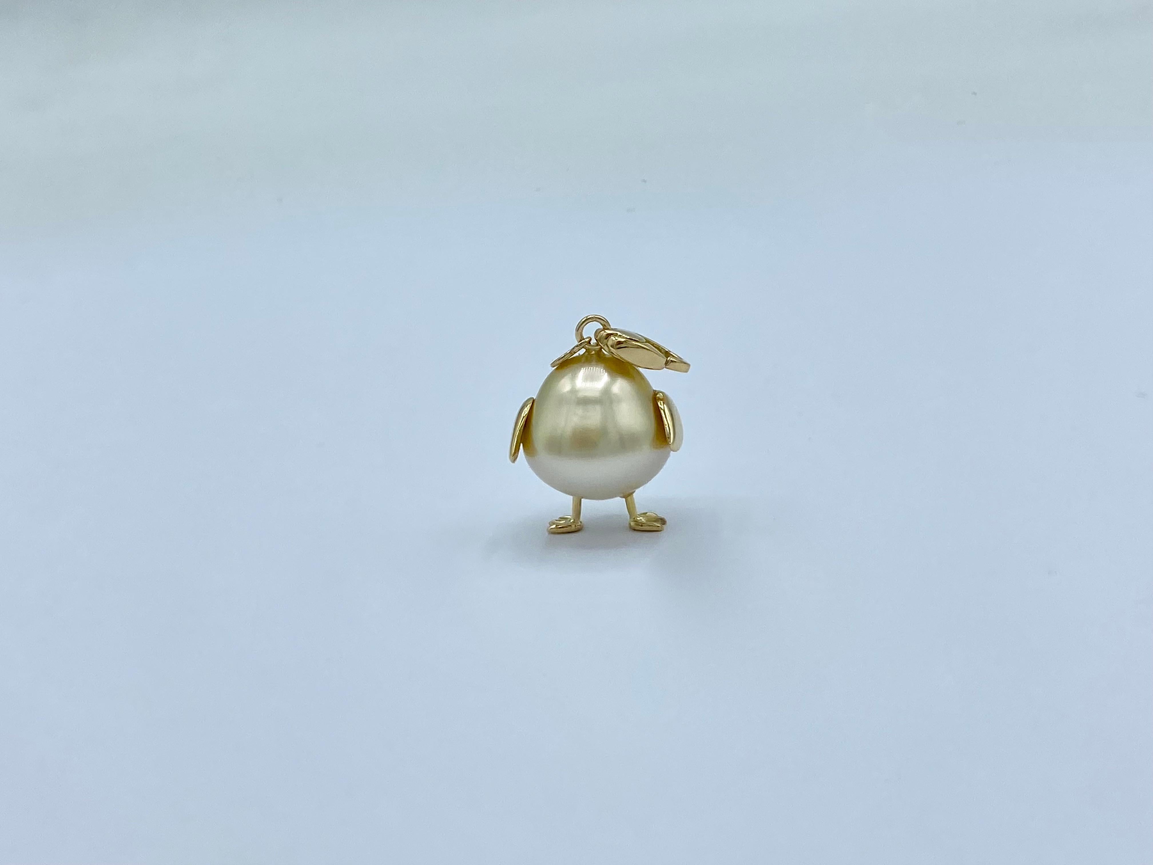 18Kt Gold Pearl and White Diamonds Bird Pendant / Charm Made in IT For Sale 3